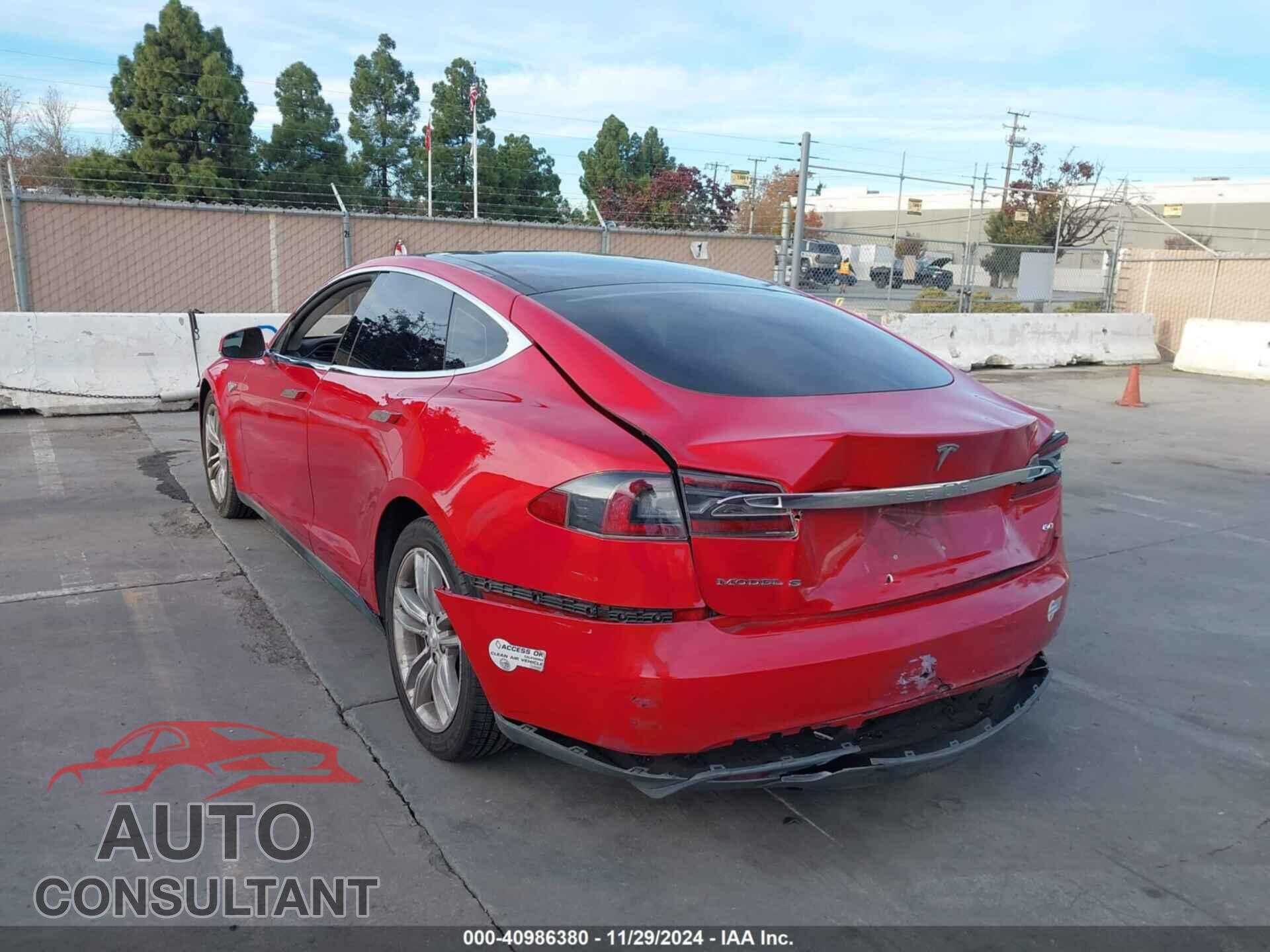 TESLA MODEL S 2013 - 5YJSA1CG8DFP15622