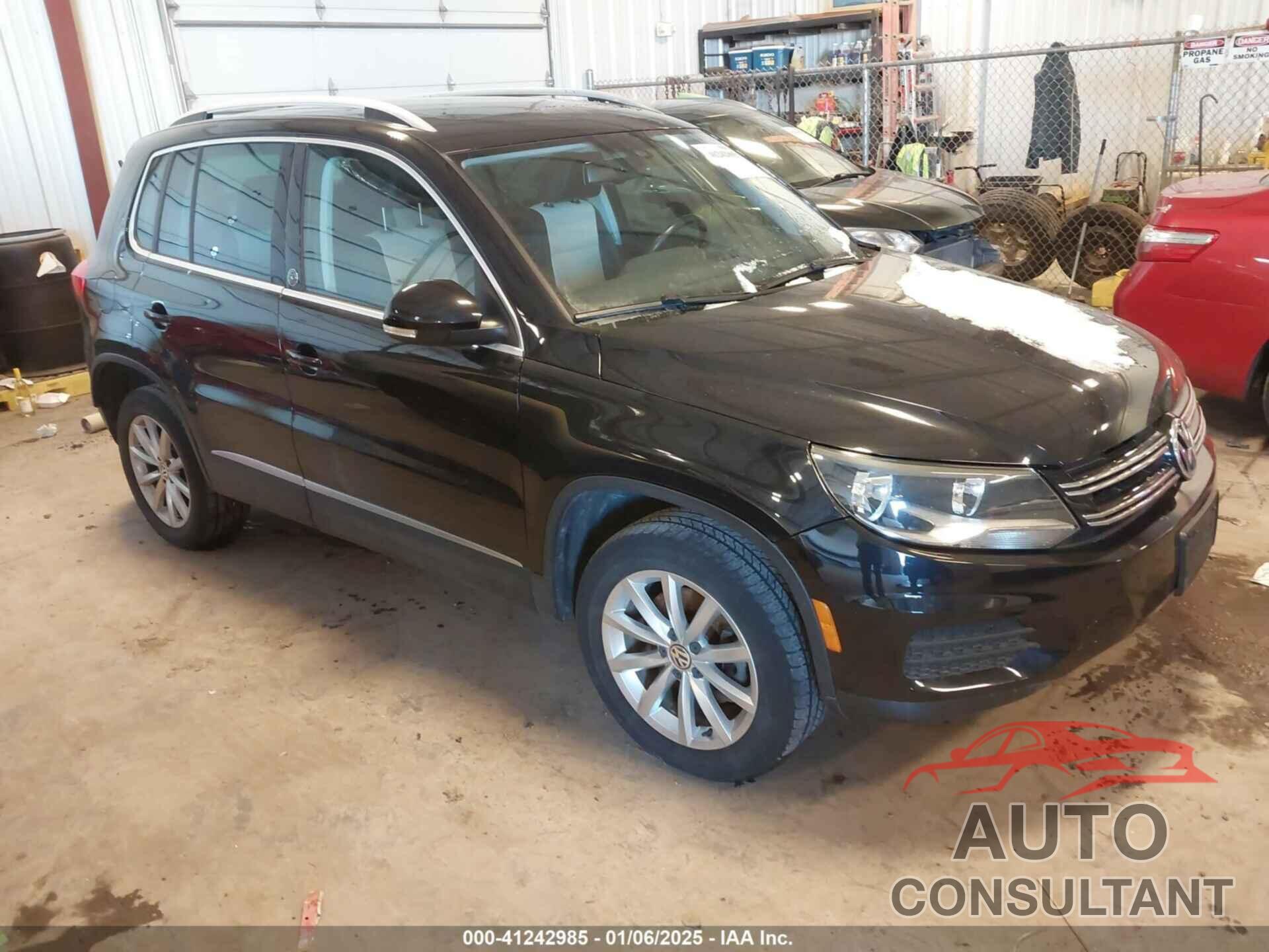 VOLKSWAGEN TIGUAN 2017 - WVGSV7AX8HW500698