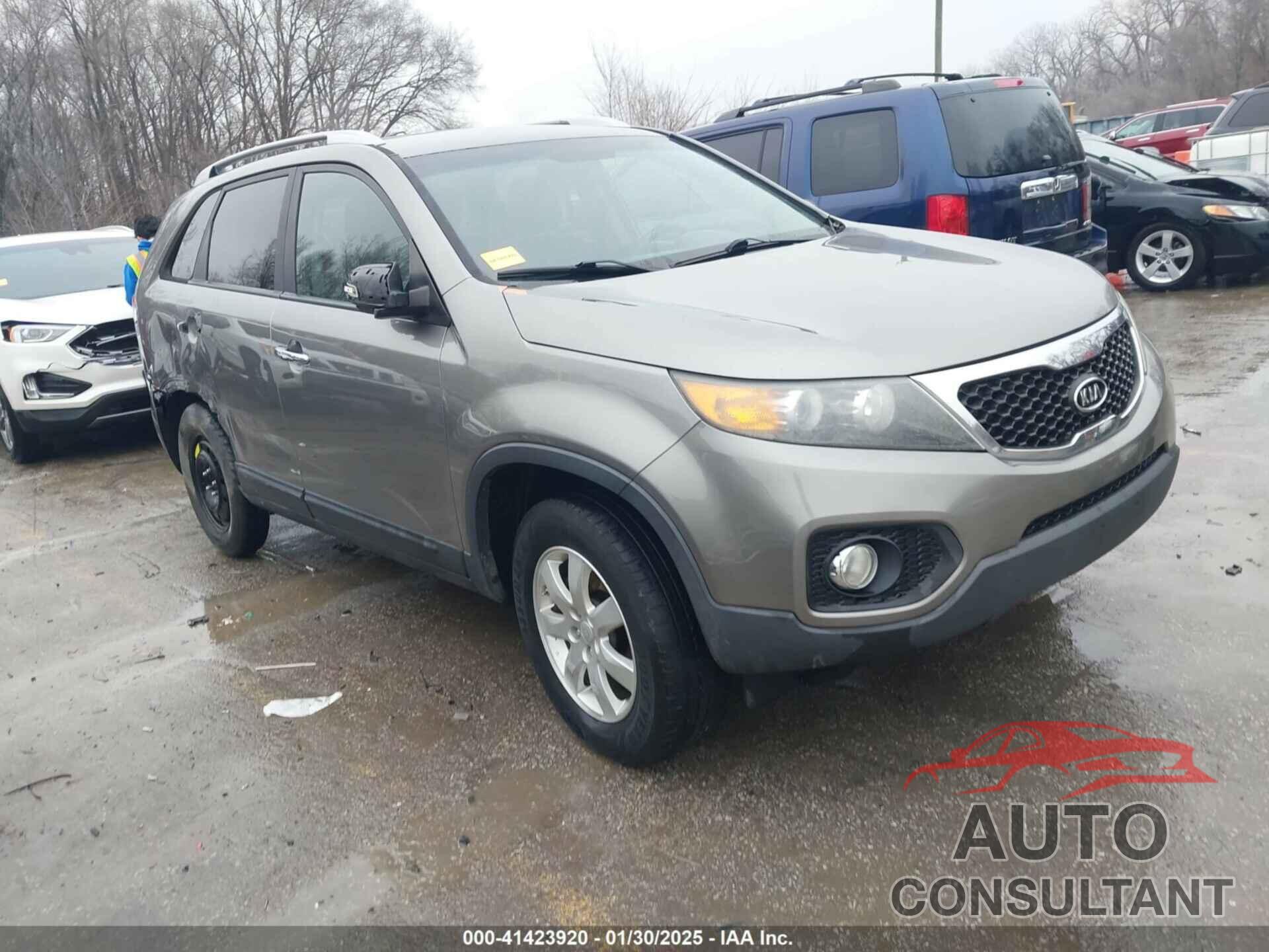 KIA SORENTO 2011 - 5XYKT4A18BG157612