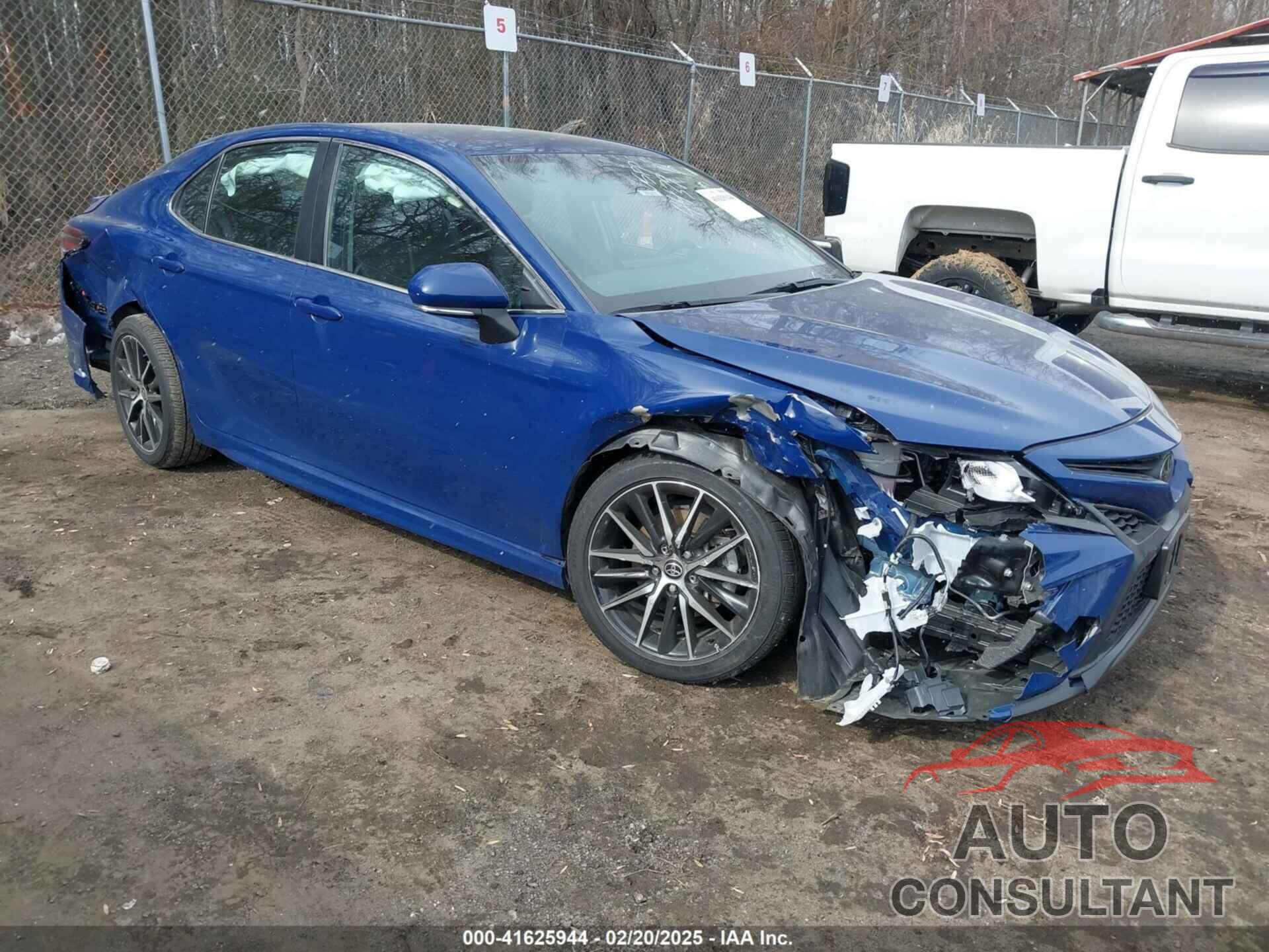 TOYOTA CAMRY 2023 - 4T1G11AK5PU094439