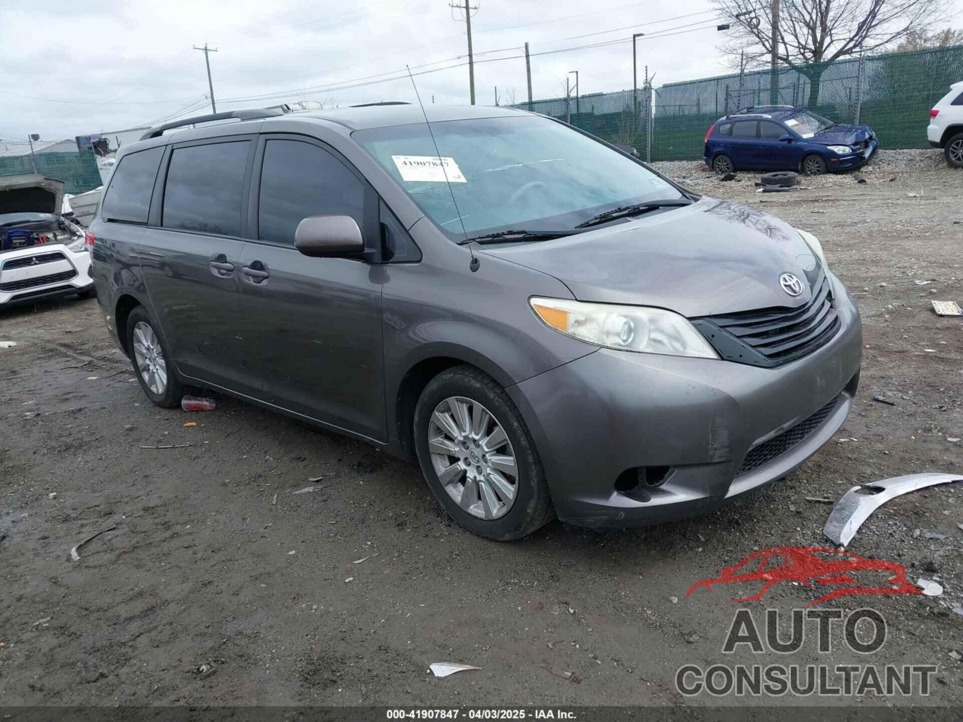 TOYOTA SIENNA 2013 - 5TDJK3DC5DS066762