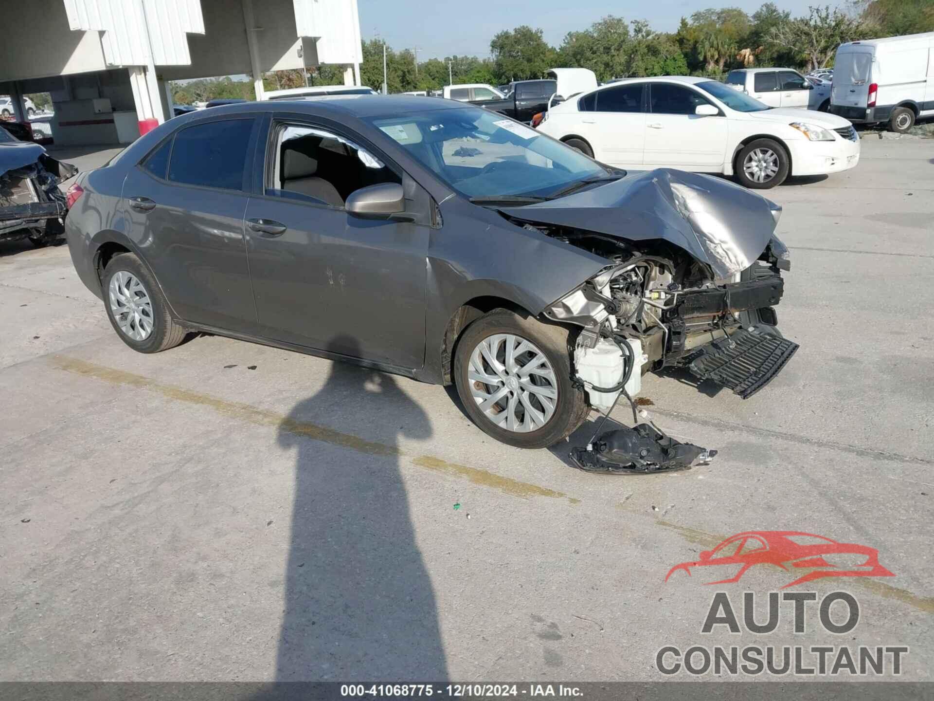 TOYOTA COROLLA 2018 - 5YFBURHE2JP775652