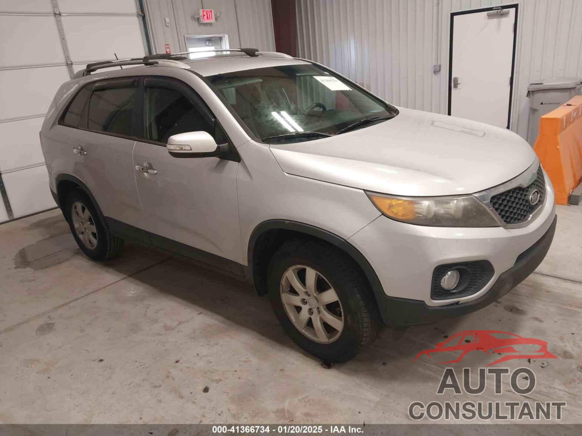 KIA SORENTO 2011 - 5XYKT3A13BG169001