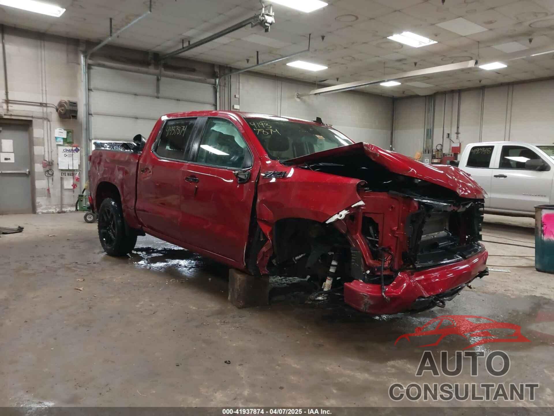 CHEVROLET SILVERADO 1500 2023 - 1GCUDEE85PZ166523