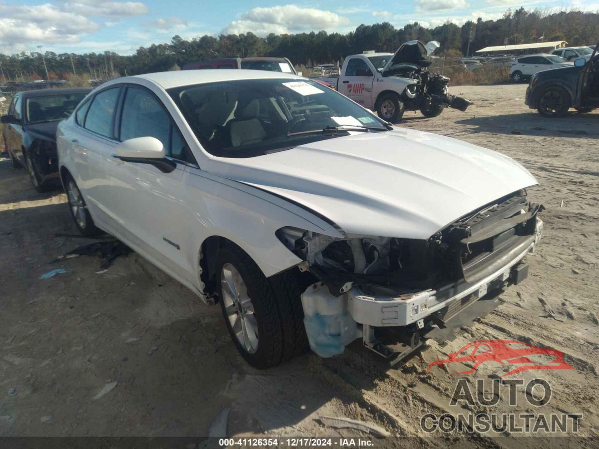 FORD FUSION HYBRID 2019 - 3FA6P0LU8KR157935