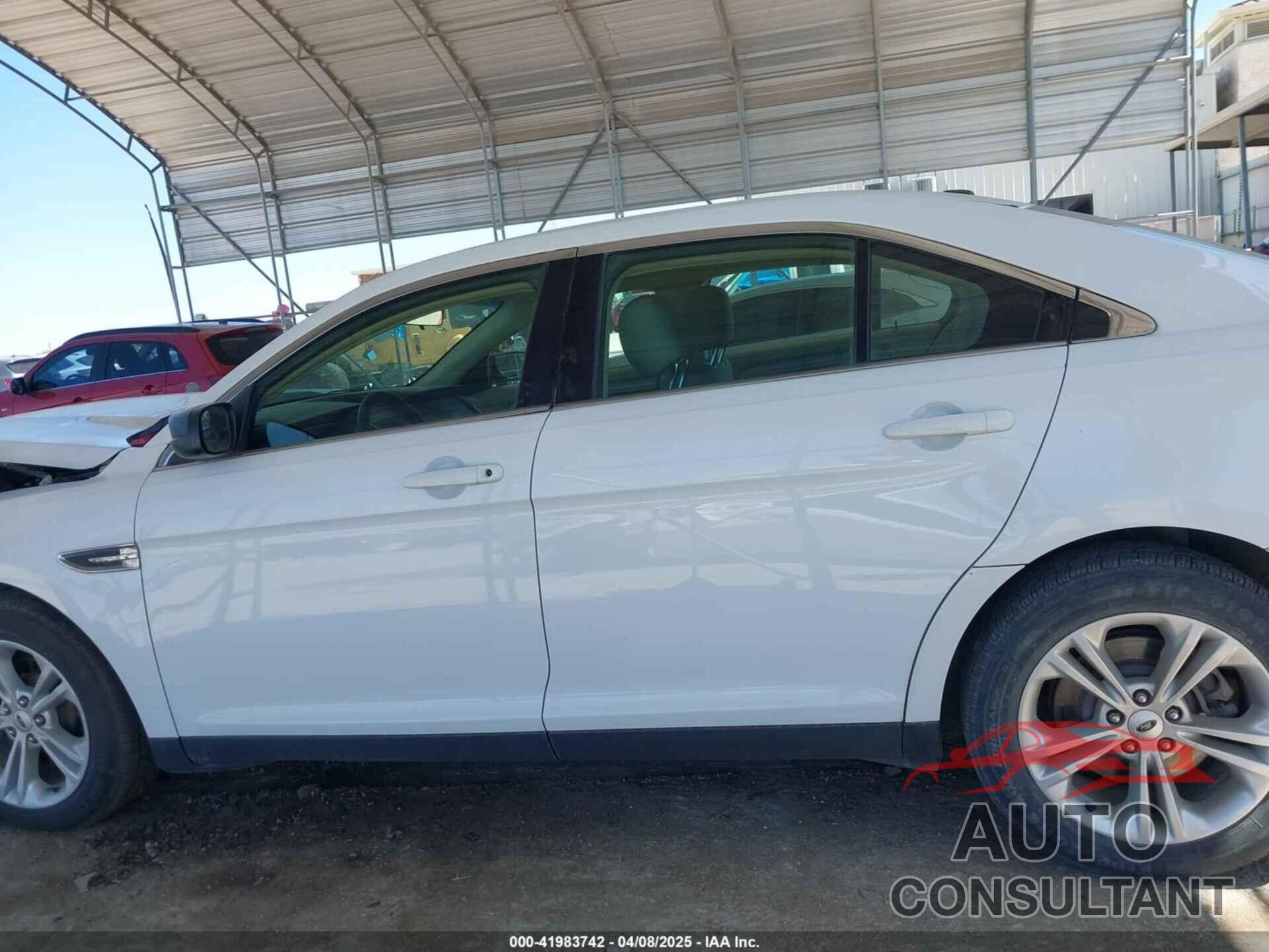 FORD TAURUS 2018 - 1FAHP2D82JG126885