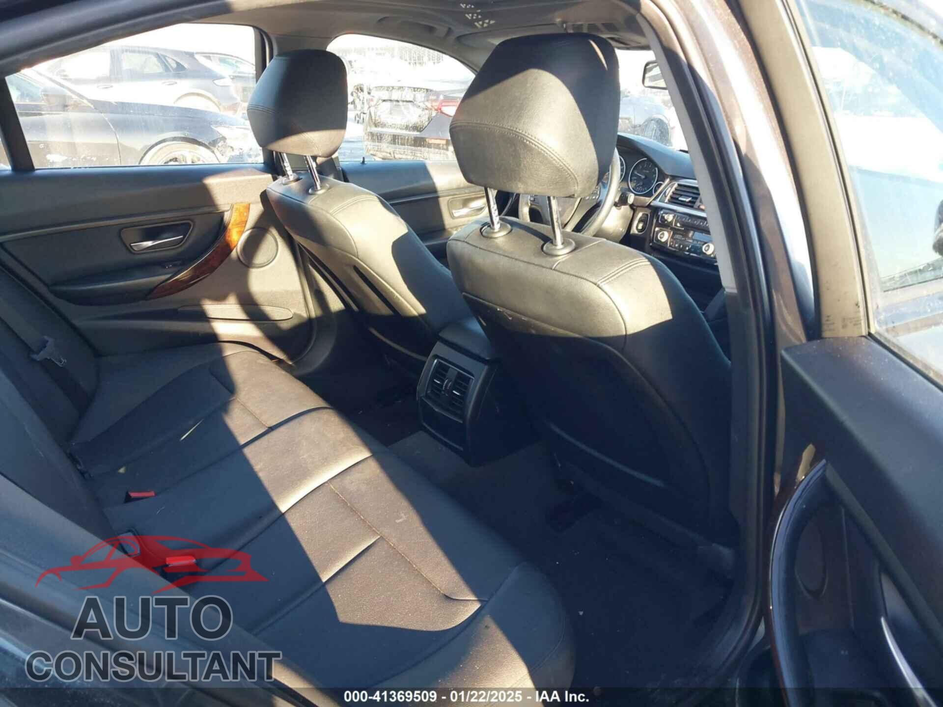 BMW 320I 2016 - WBA8E5G54GNU21006