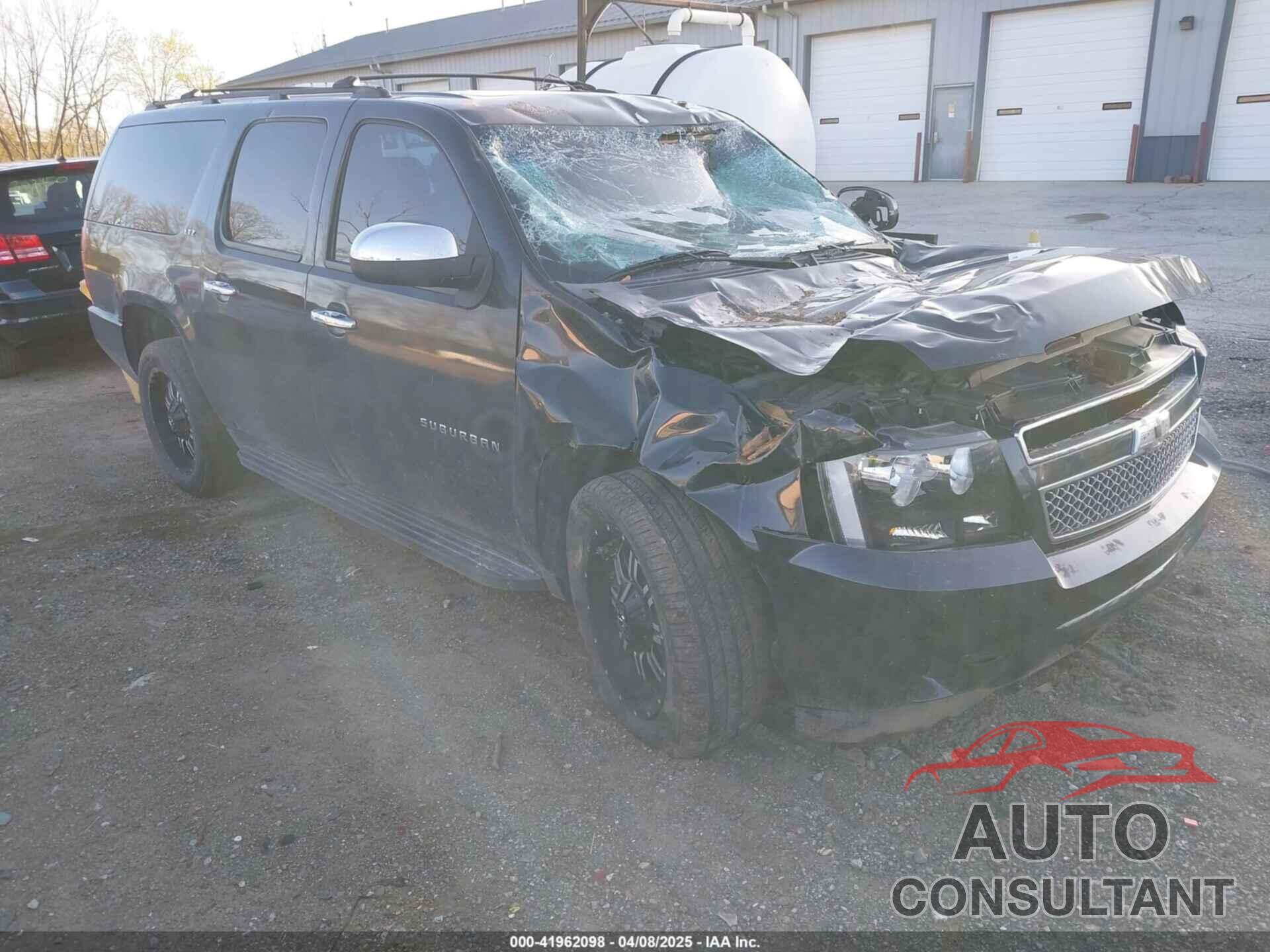 CHEVROLET SUBURBAN 1500 2010 - 1GNUKKE33AR156810