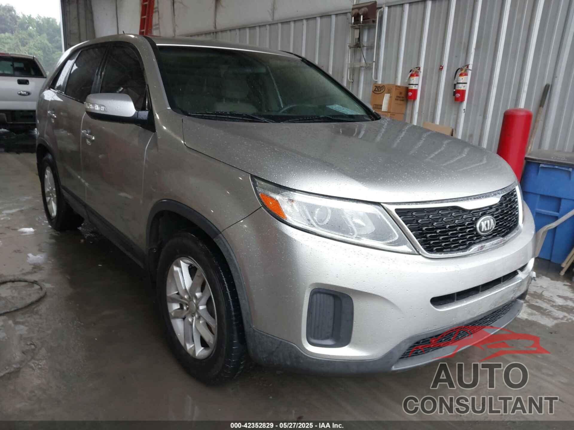 KIA SORENTO 2015 - 5XYKT3A61FG627247