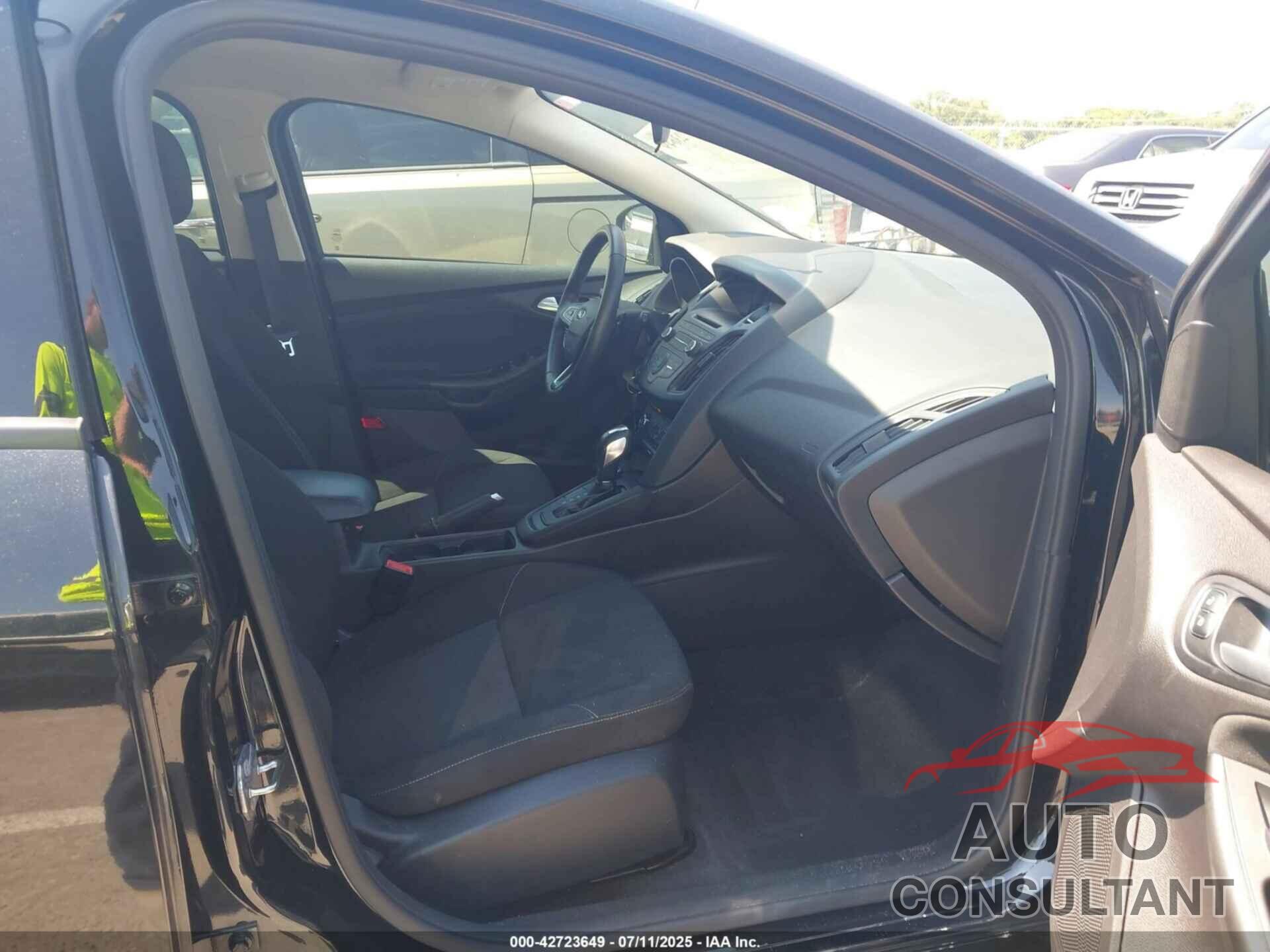 FORD FOCUS 2015 - 1FADP3K23FL210621