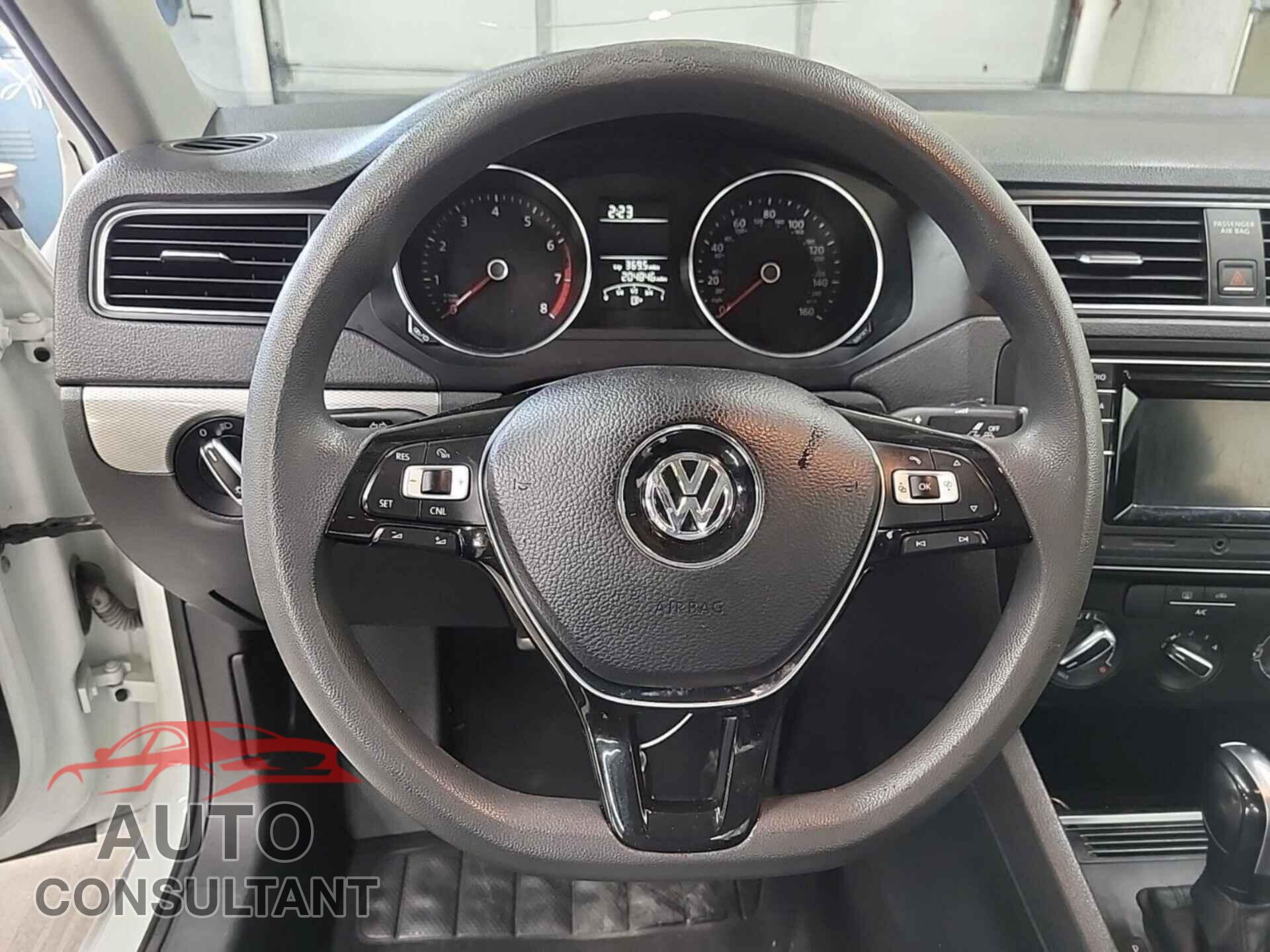 VOLKSWAGEN JETTA 2017 - 3VW2B7AJ3HM215509