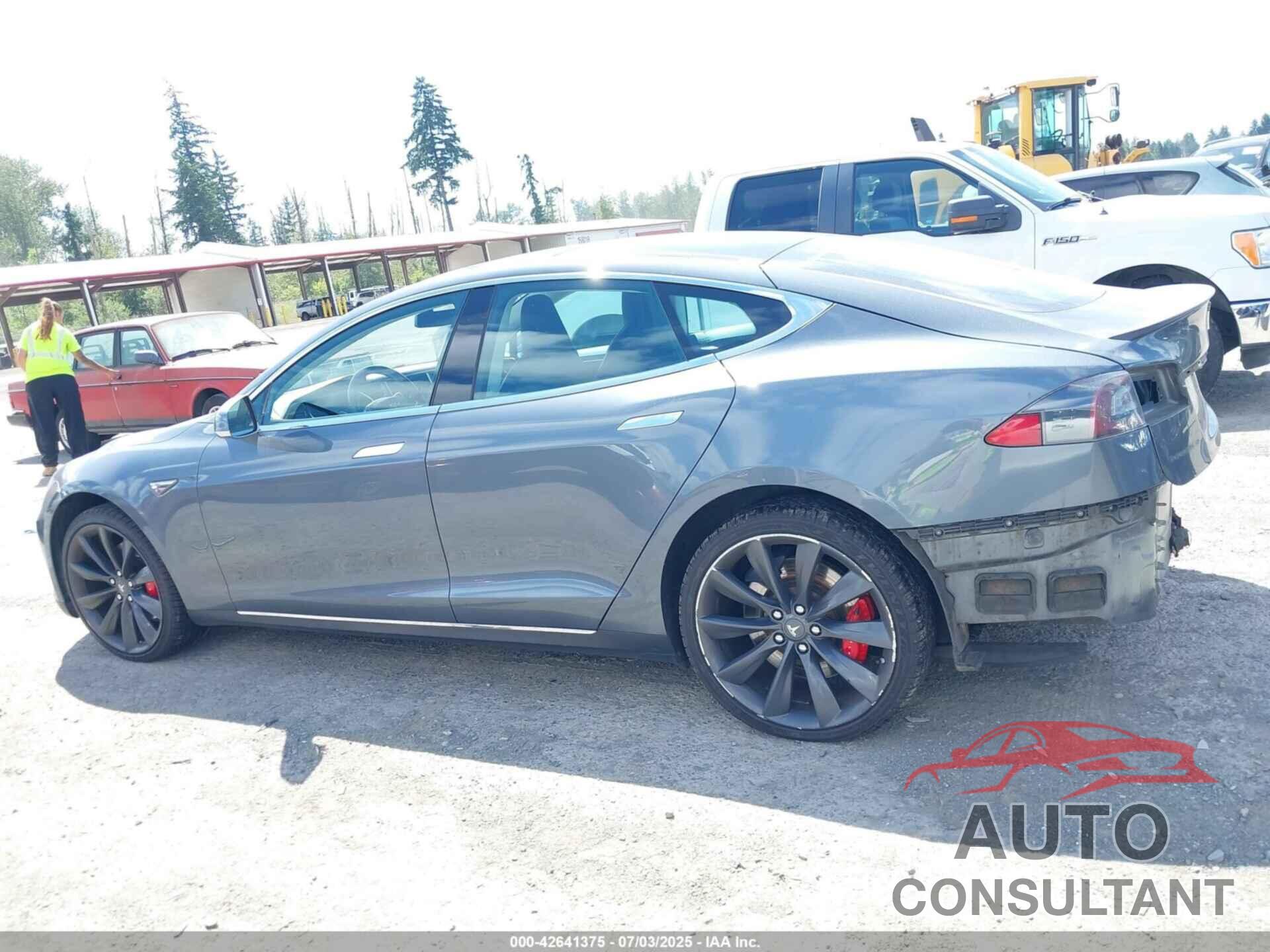 TESLA MODEL S 2013 - 5YJSA1DP8DFP28644