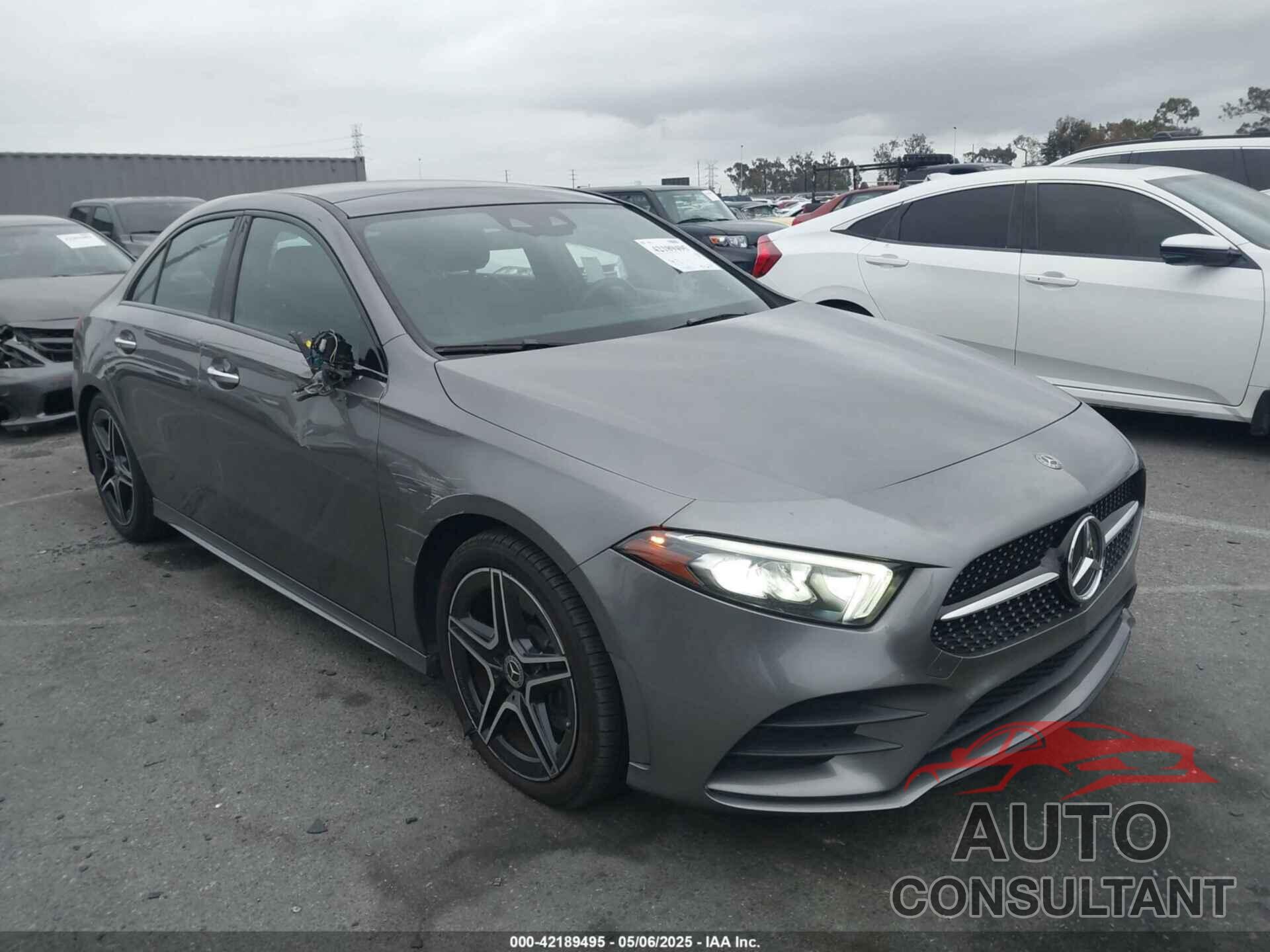 MERCEDES-BENZ A 2019 - WDD3G4EB1KW002713