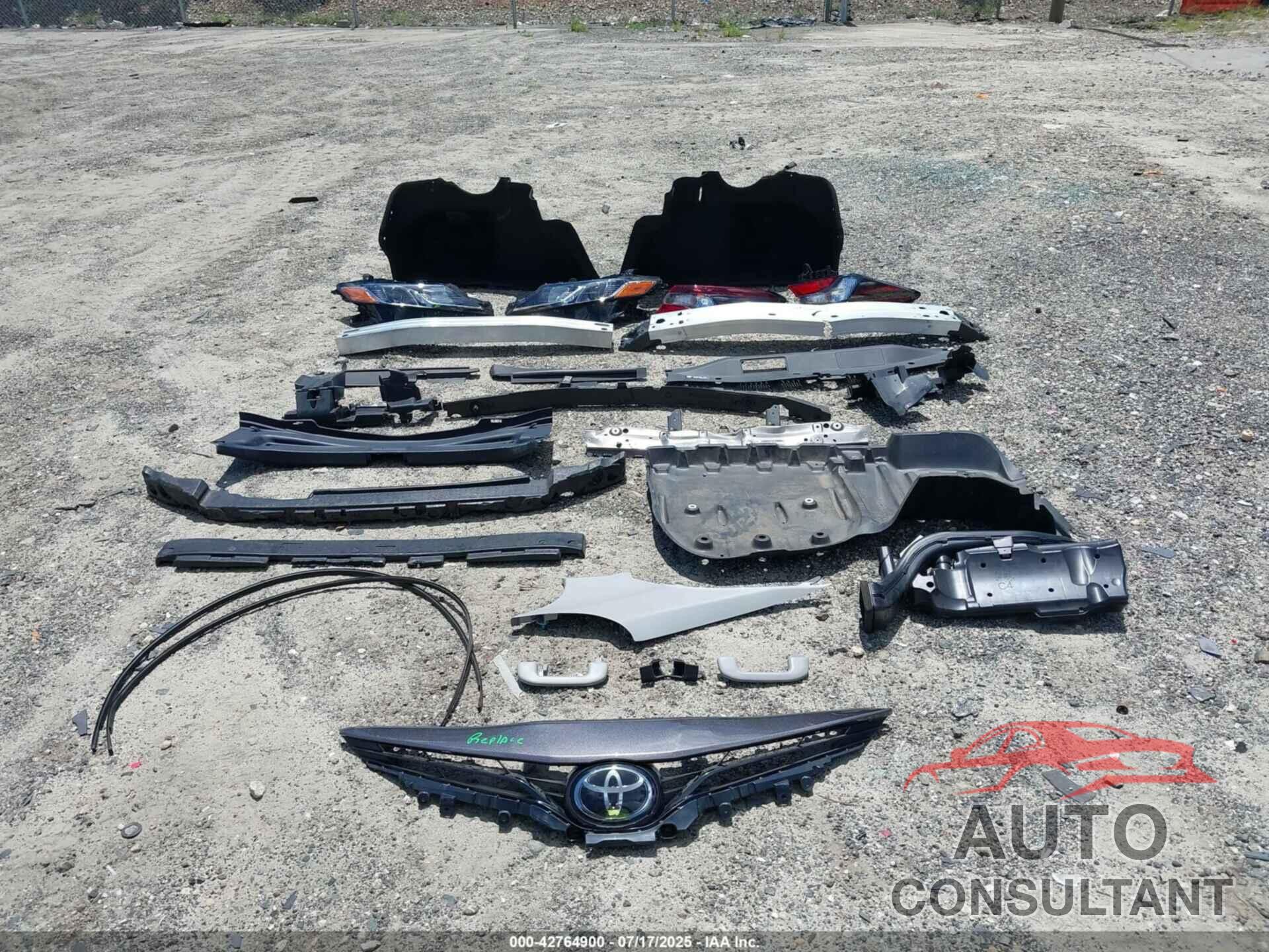 TOYOTA CAMRY 2022 - 4T1C11AK5NU644119