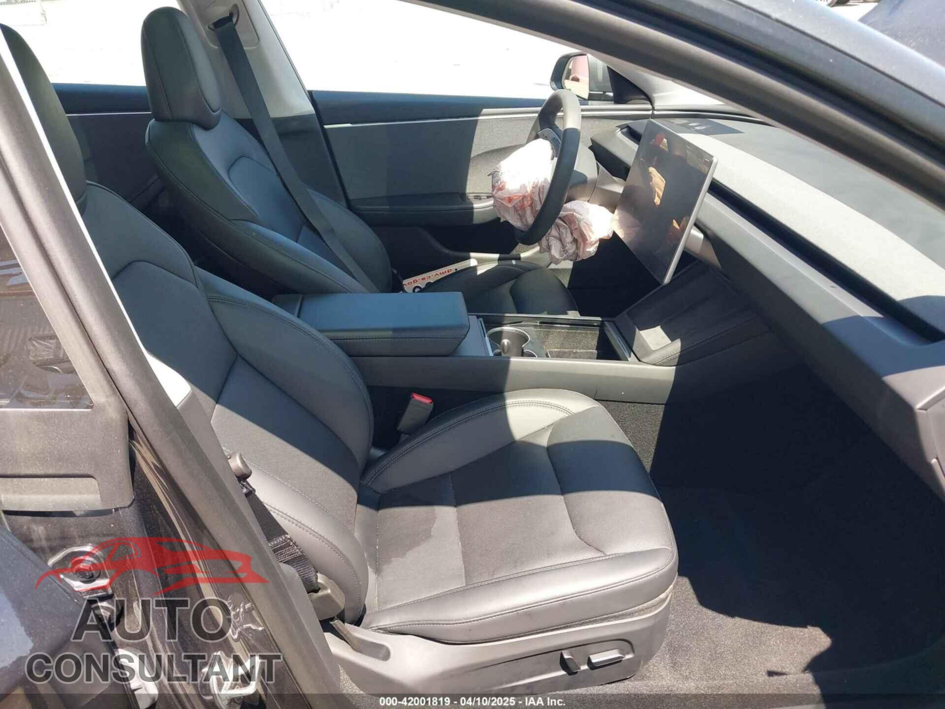 TESLA MODEL 3 2024 - 5YJ3E1EA2RF726012