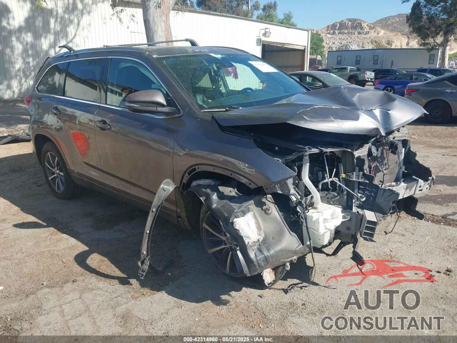 TOYOTA HIGHLANDER 2018 - 5TDKZRFH2JS537922