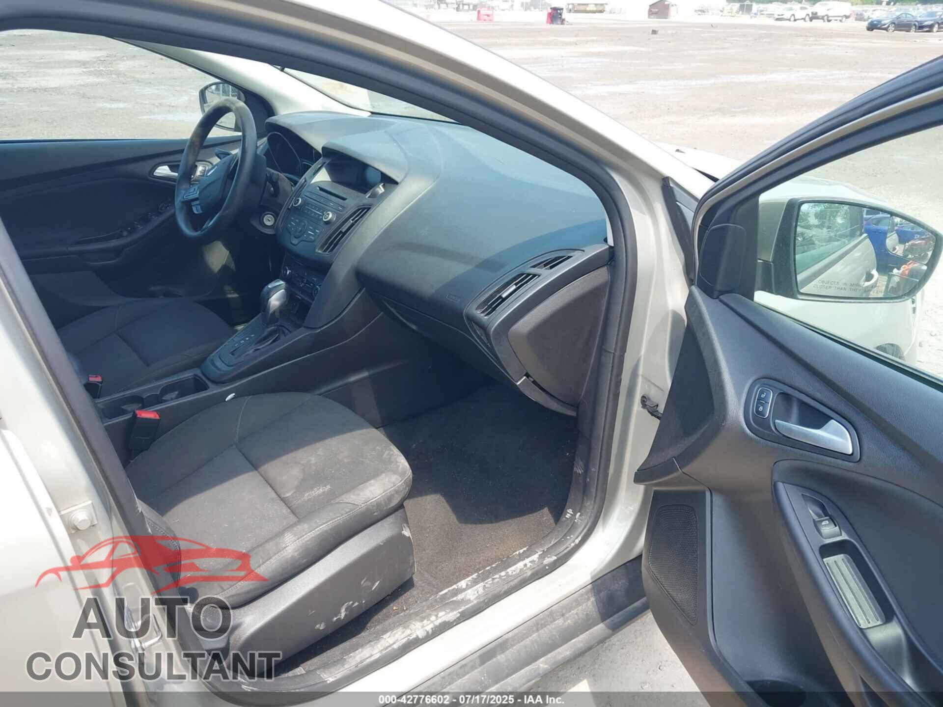 FORD FOCUS 2015 - 1FADP3F2XFL379092