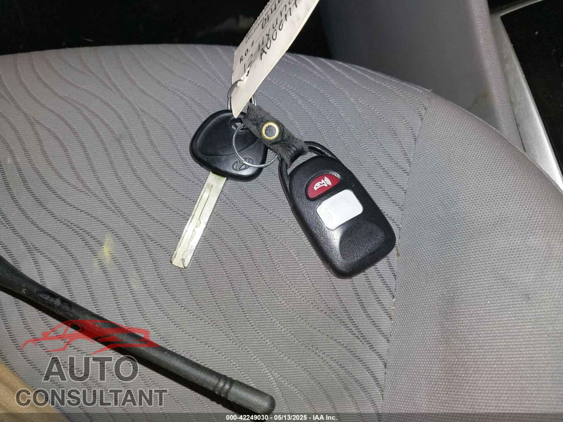 HYUNDAI ACCENT 2012 - KMHCU4AE1CU084180
