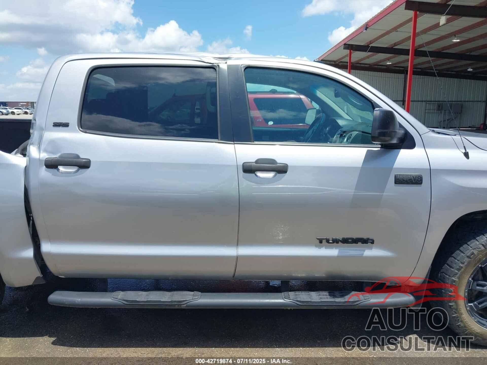 TOYOTA TUNDRA 2017 - 5TFDW5F17HX584574