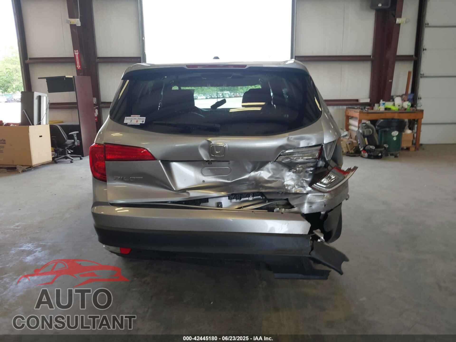 HONDA PILOT 2017 - 5FNYF6H88HB071183