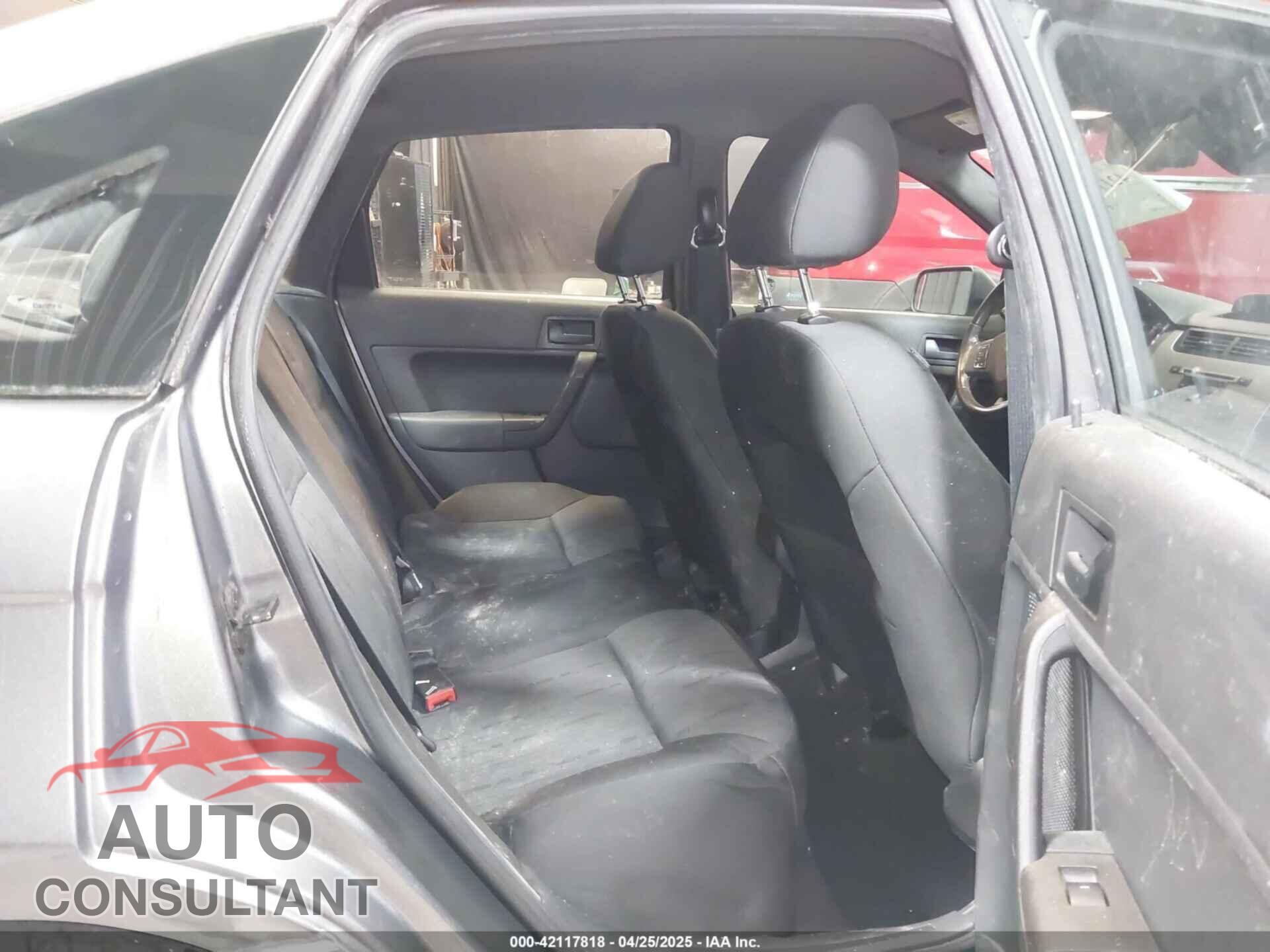 FORD FOCUS 2011 - 1FAHP3FN8BW157090