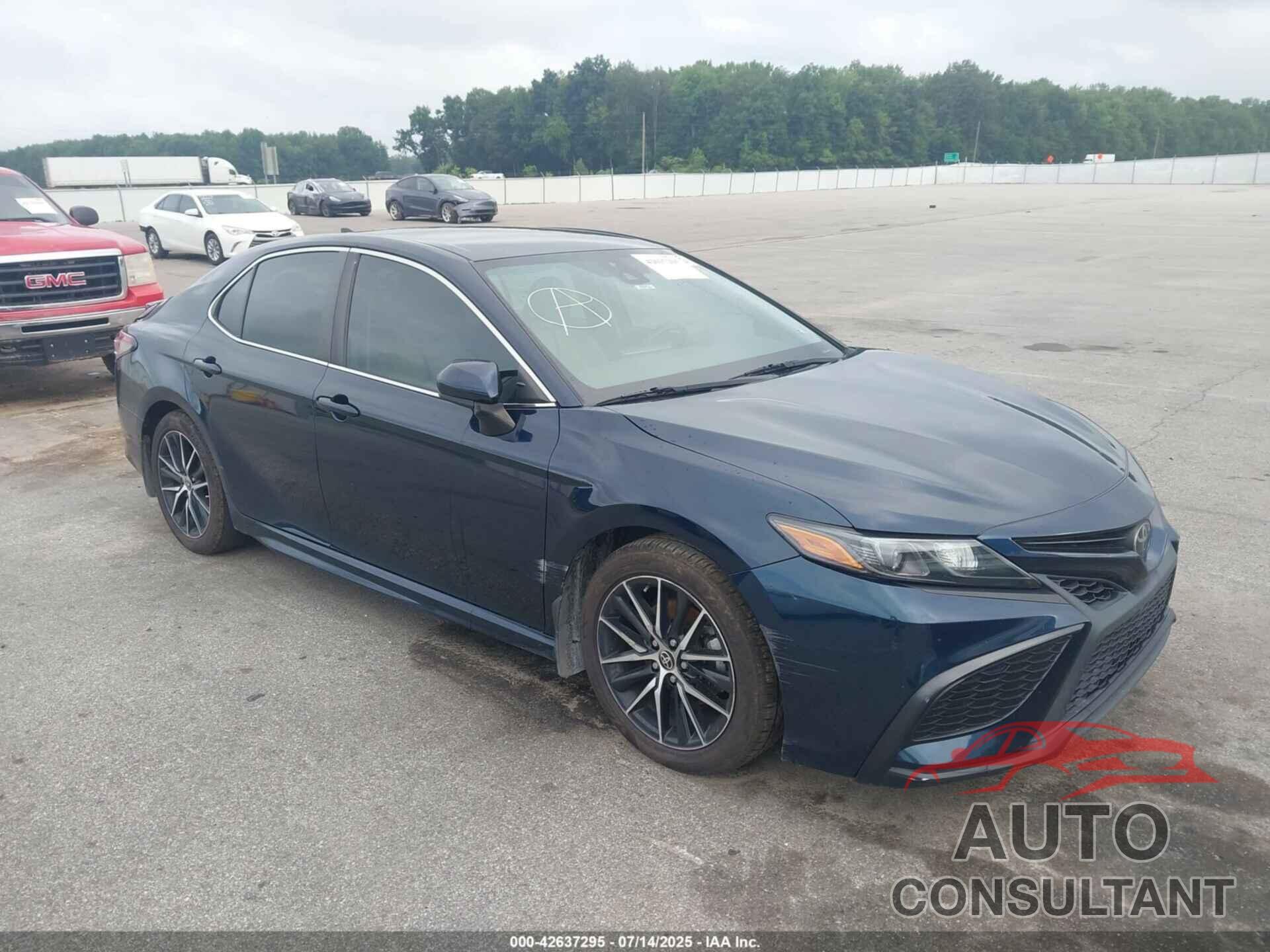 TOYOTA CAMRY 2021 - 4T1G11AK0MU557213