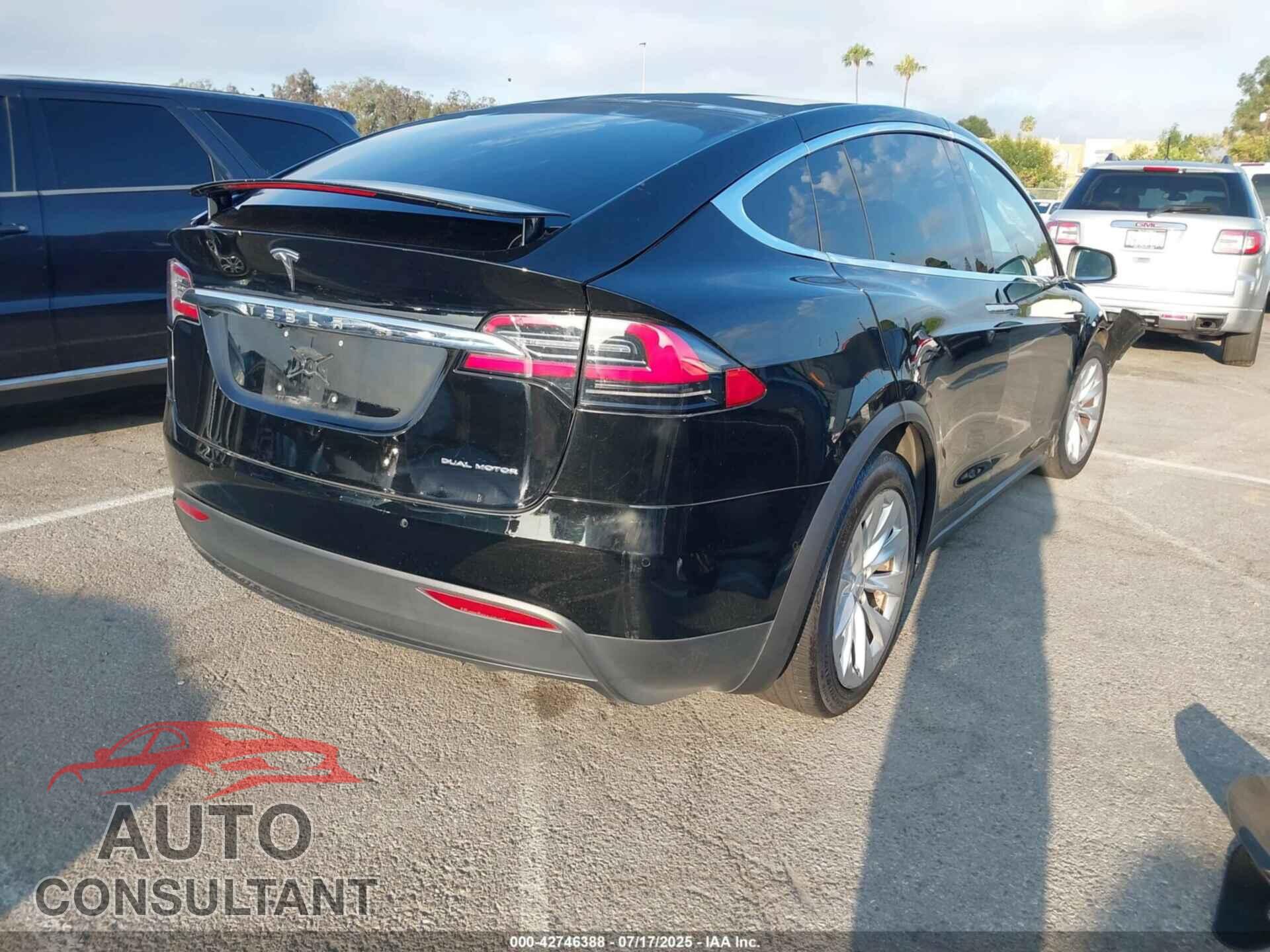TESLA MODEL X 2020 - 5YJXCBE21LF283025