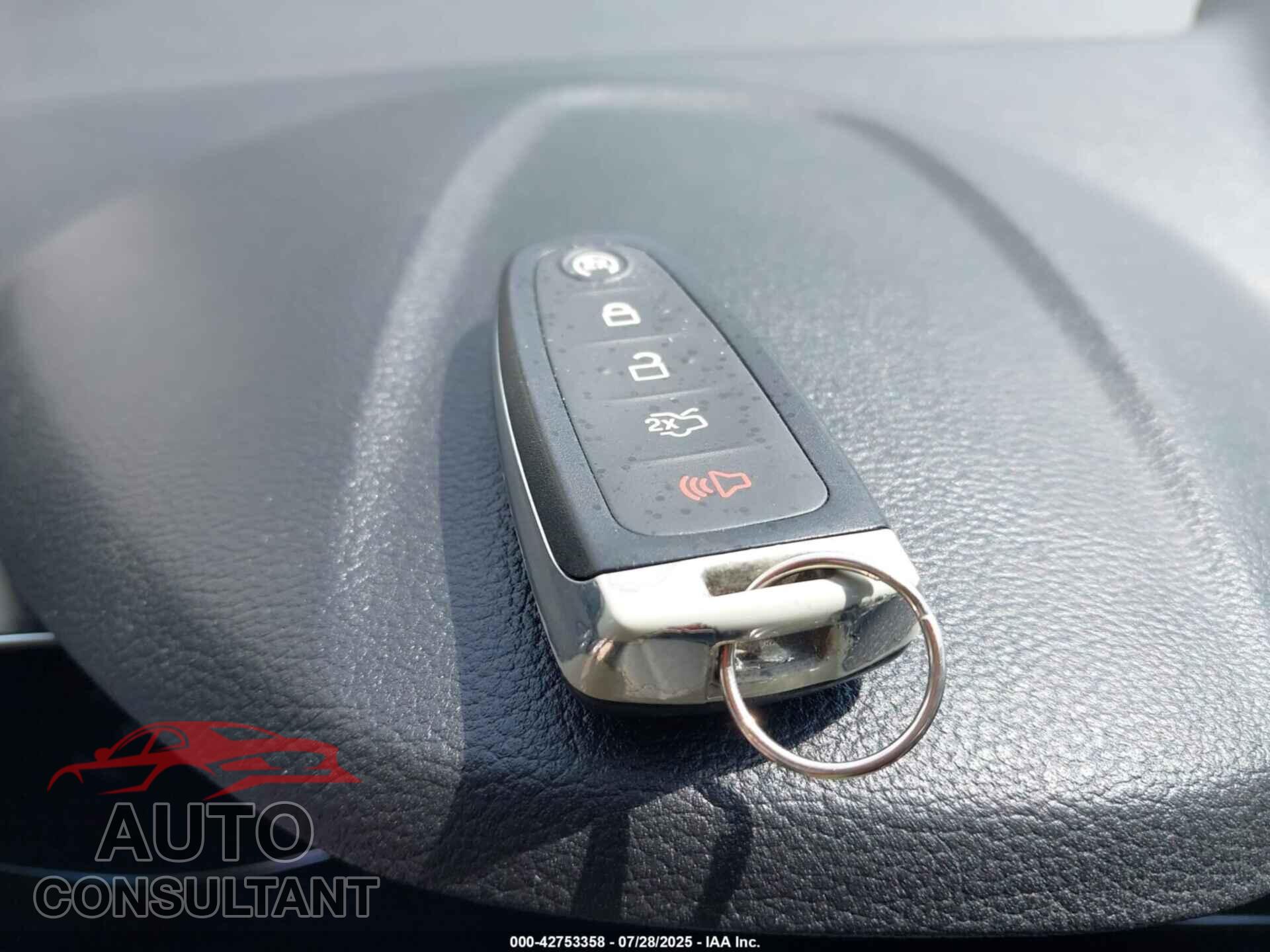 FORD ESCAPE 2017 - 1FMCU9J92HUB86966