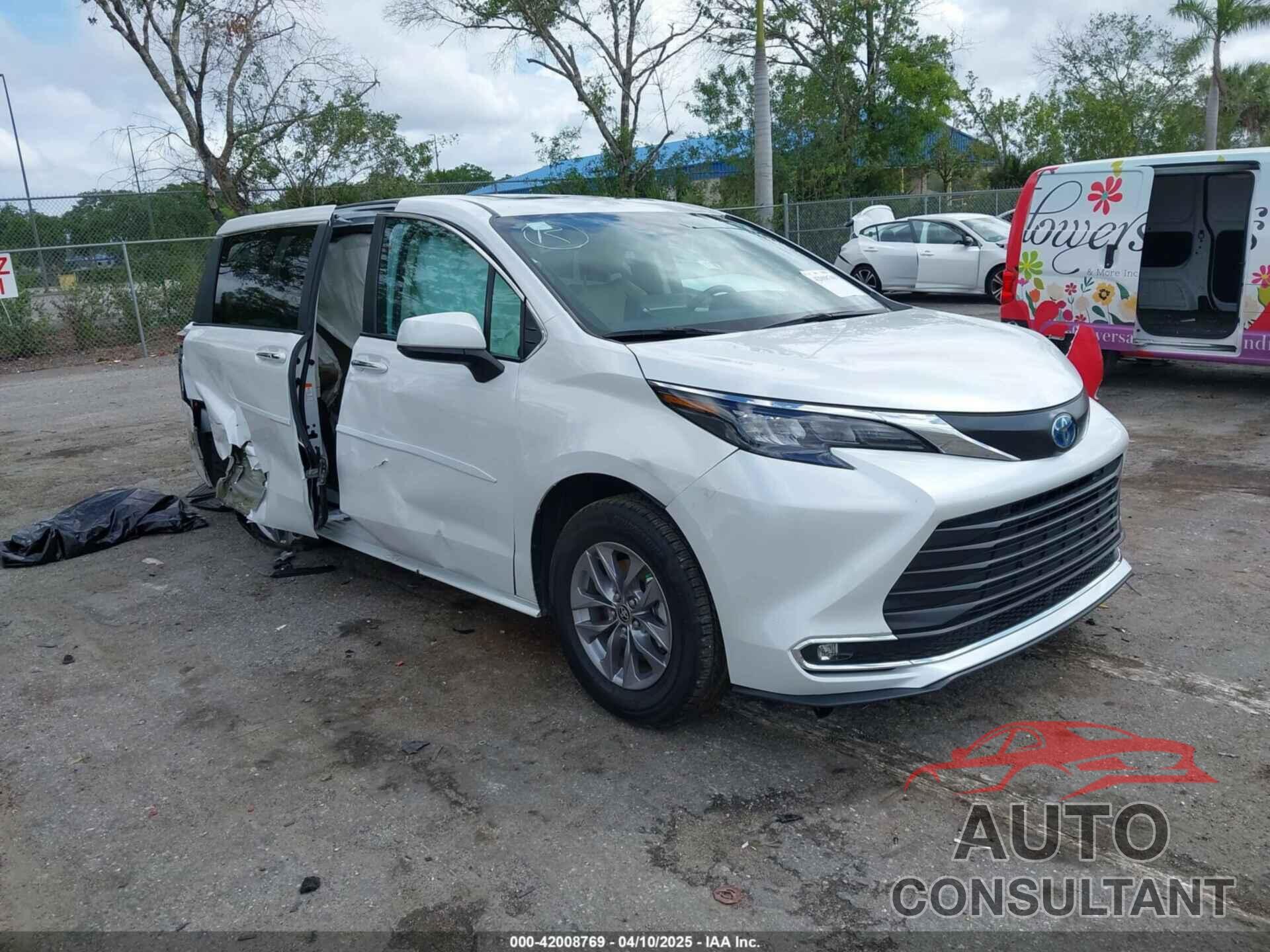 TOYOTA SIENNA 2024 - 5TDYRKEC2RS193267