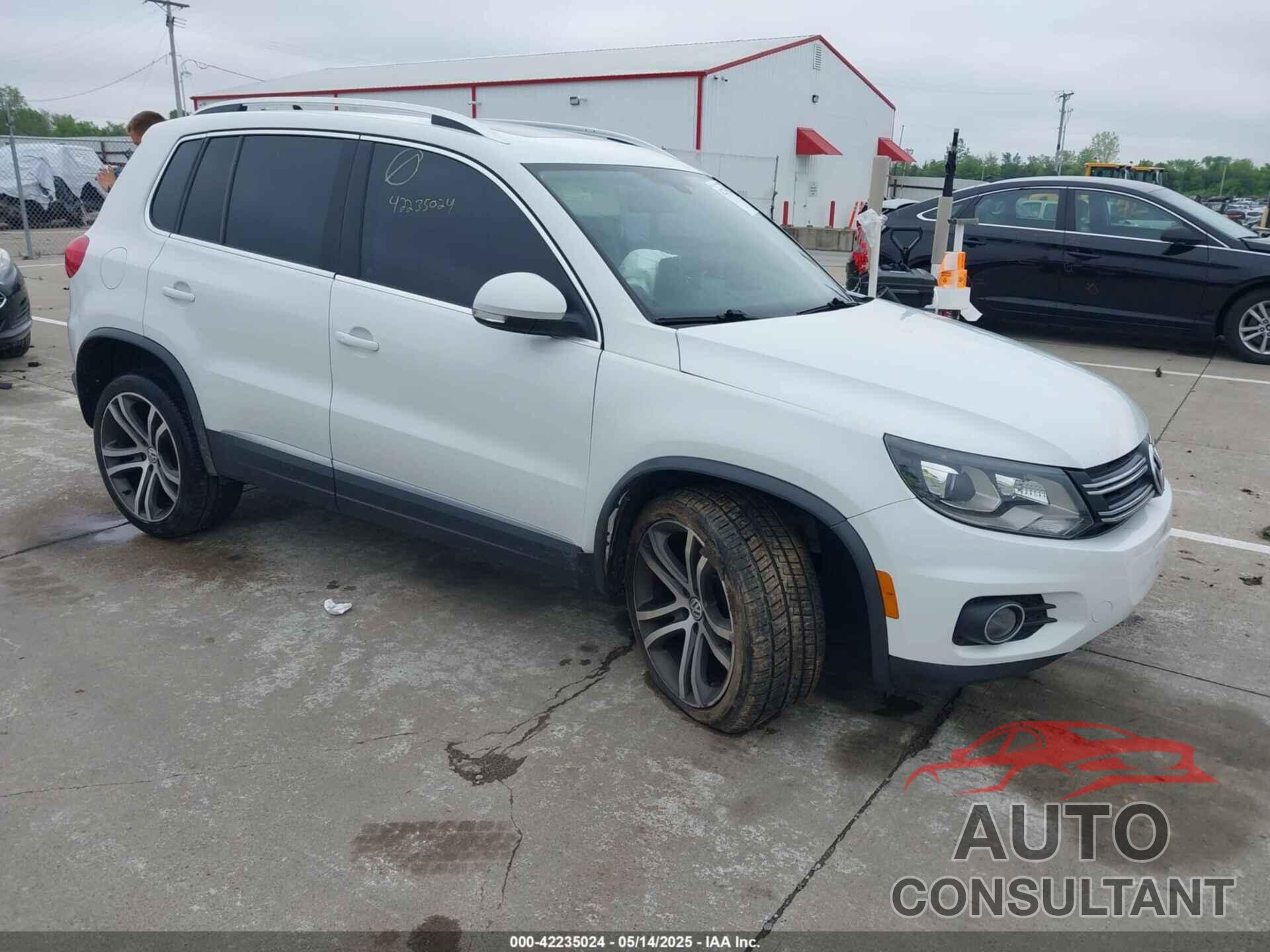VOLKSWAGEN TIGUAN 2017 - WVGWV7AX0HW501071