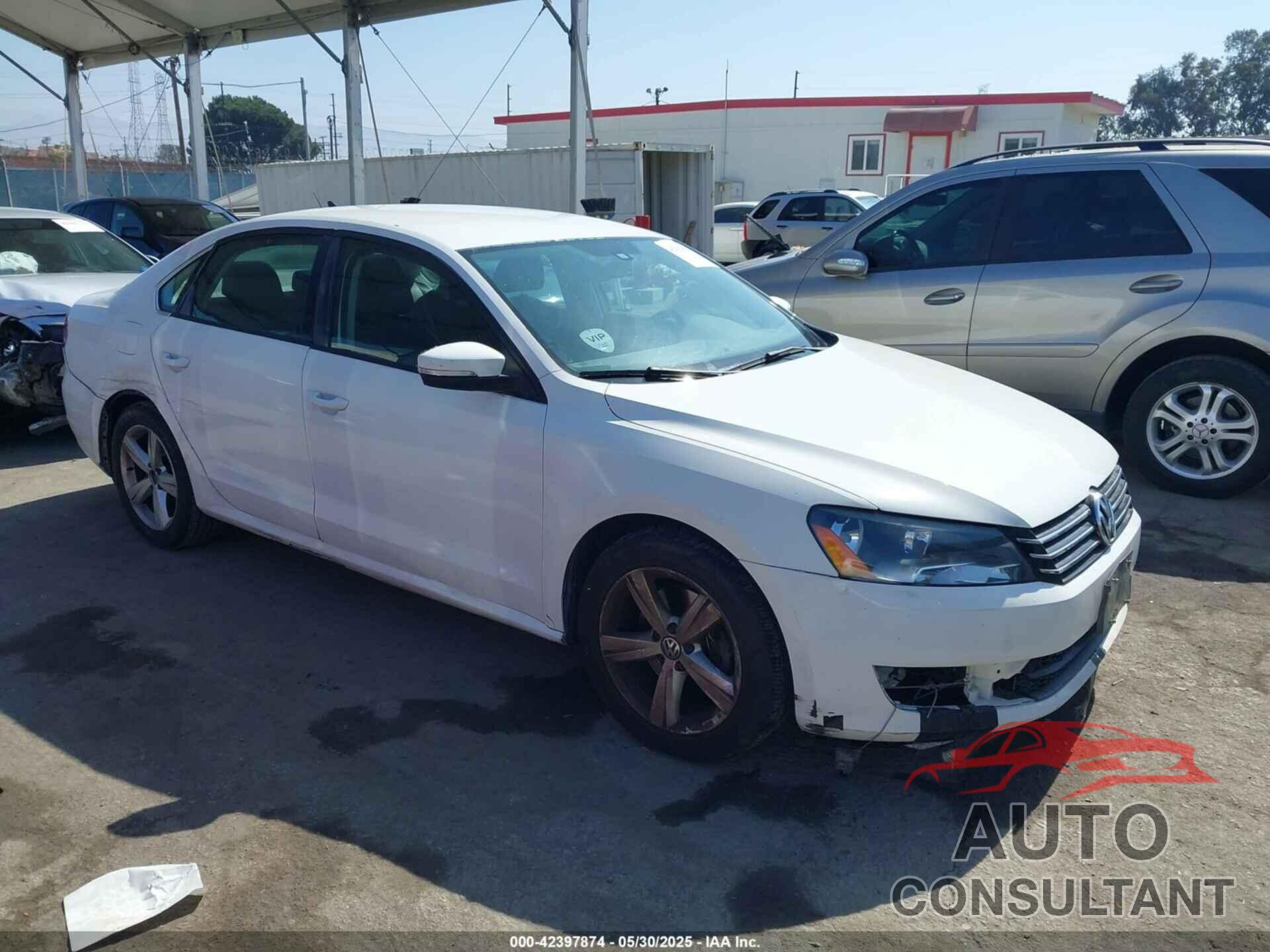 VOLKSWAGEN PASSAT 2013 - 1VWBP7A32DC013114