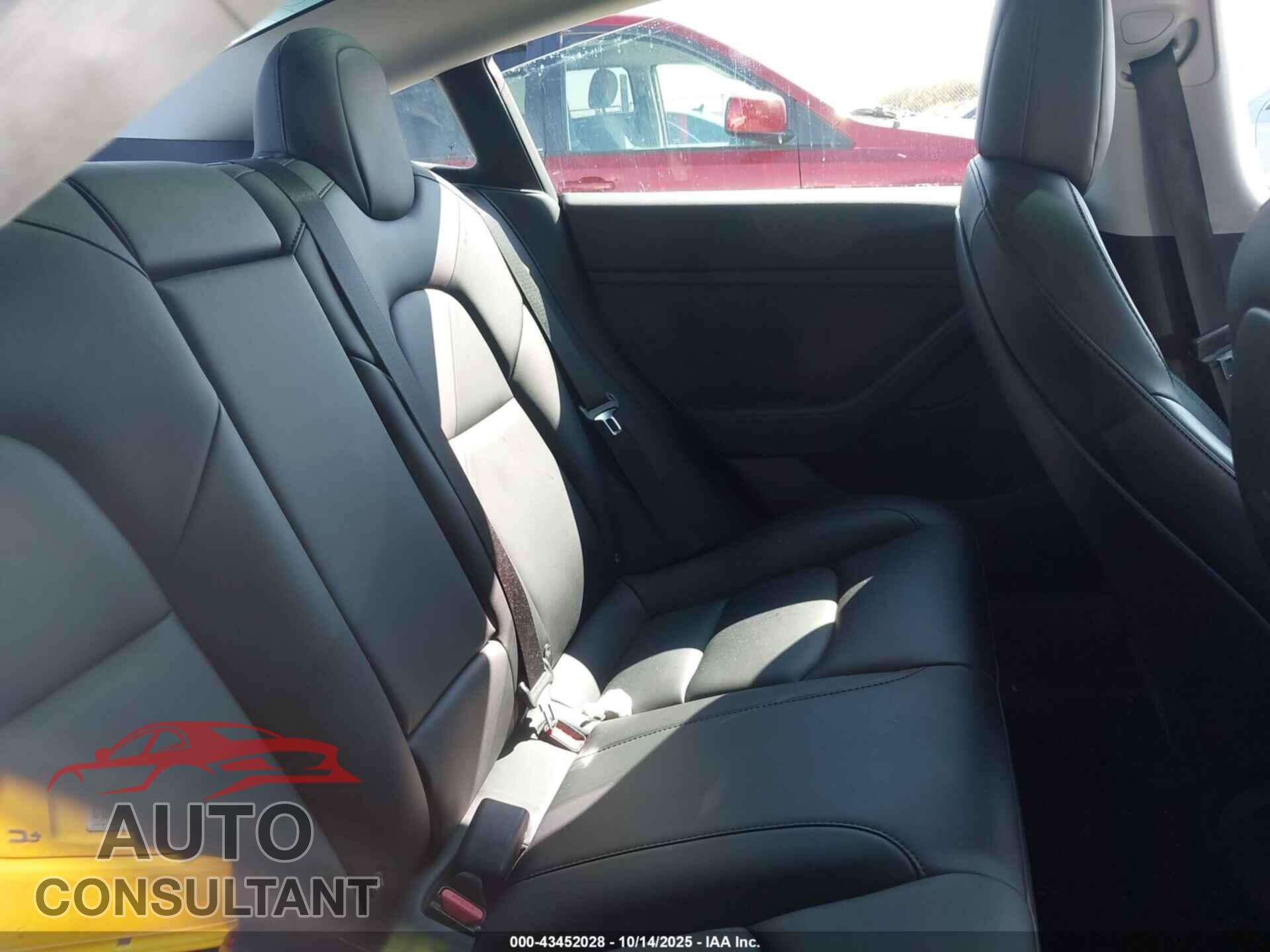 TESLA MODEL 3 2021 - 5YJ3E1EA1MF093382