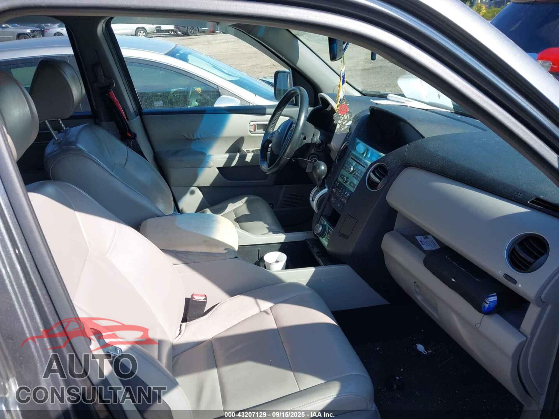HONDA PILOT 2011 - 5FNYF4H79BB032525