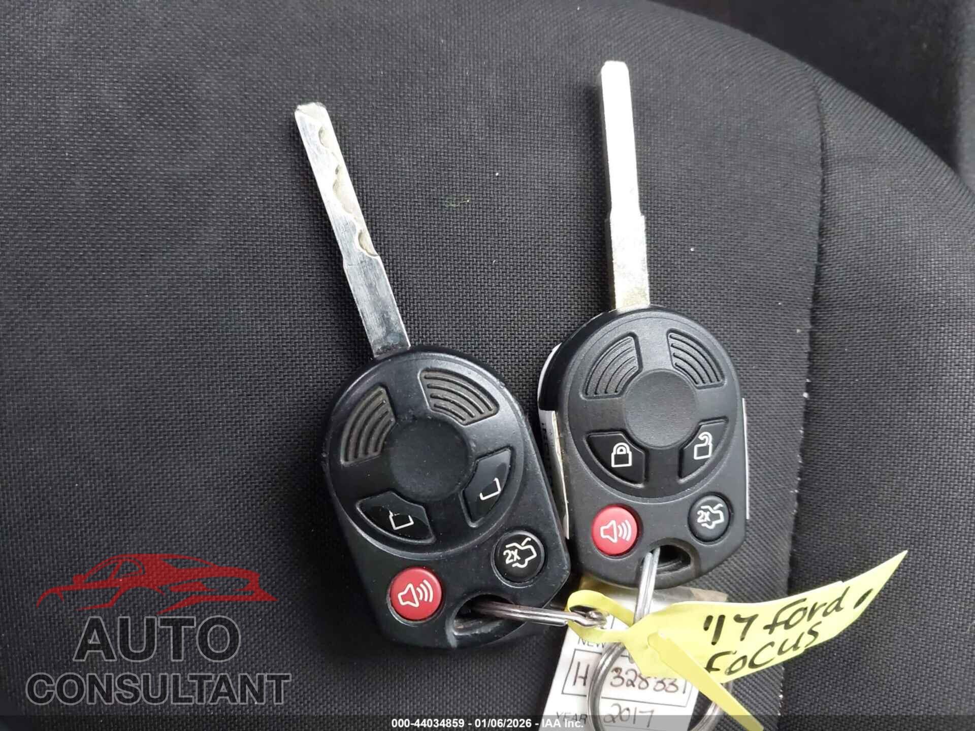 FORD FOCUS 2017 - 1FADP3M23HL328331