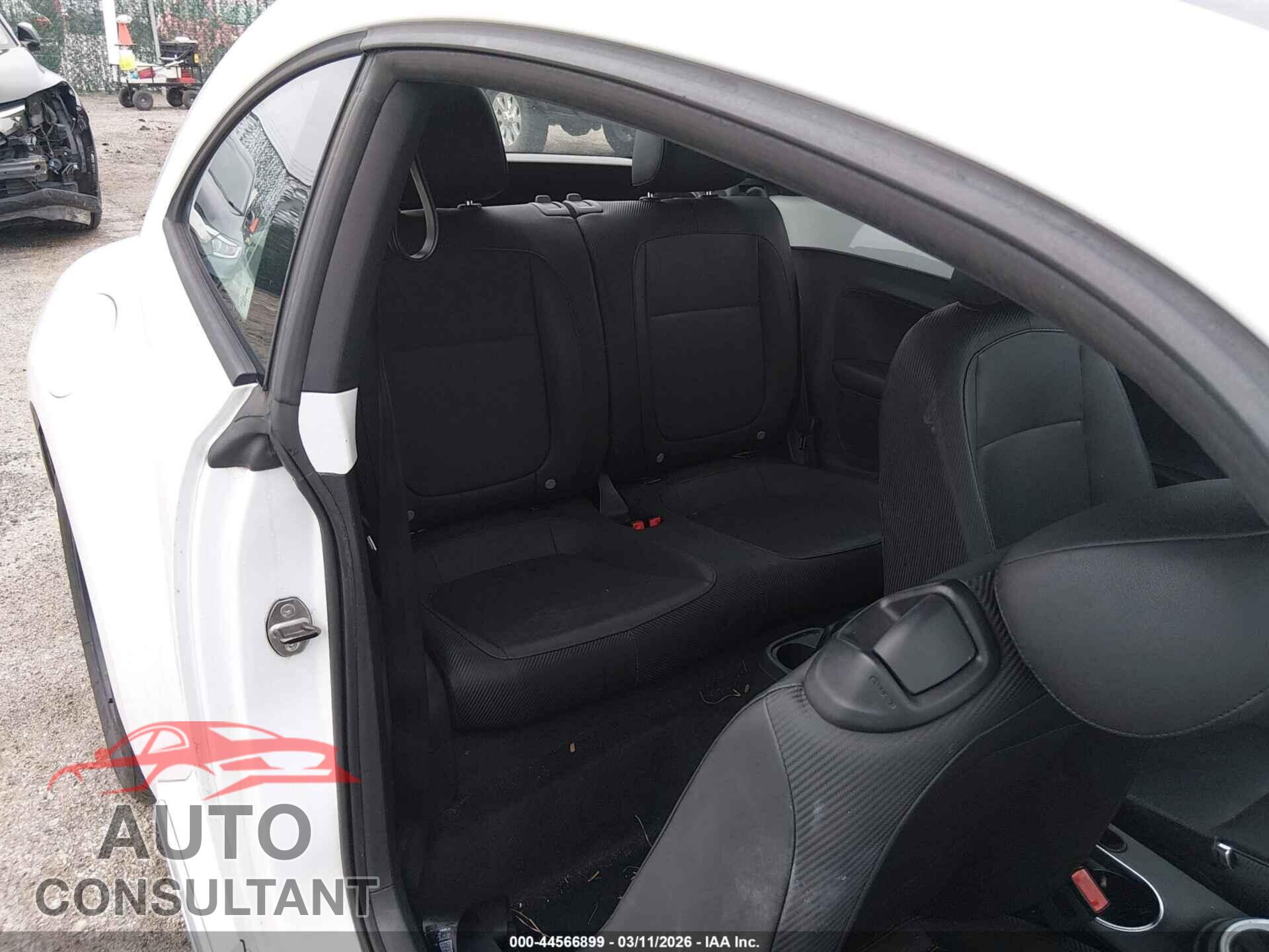 VOLKSWAGEN BEETLE 2015 - 3VWJ17AT2FM603473