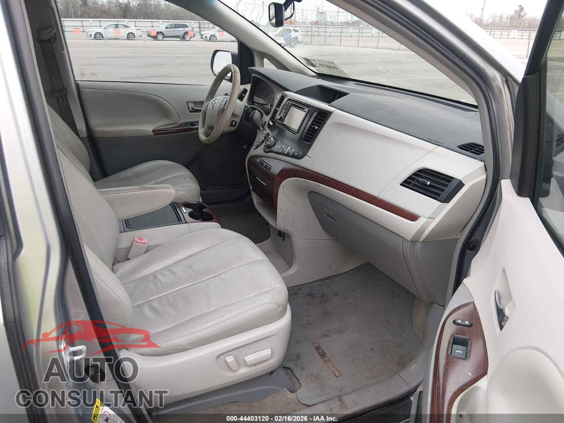 TOYOTA SIENNA 2013 - 5TDYK3DC8DS310192