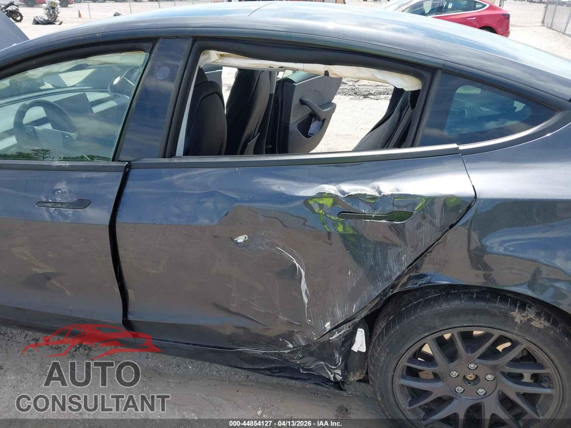 TESLA MODEL 3 2024 - 5YJ3E1EA3RF844263