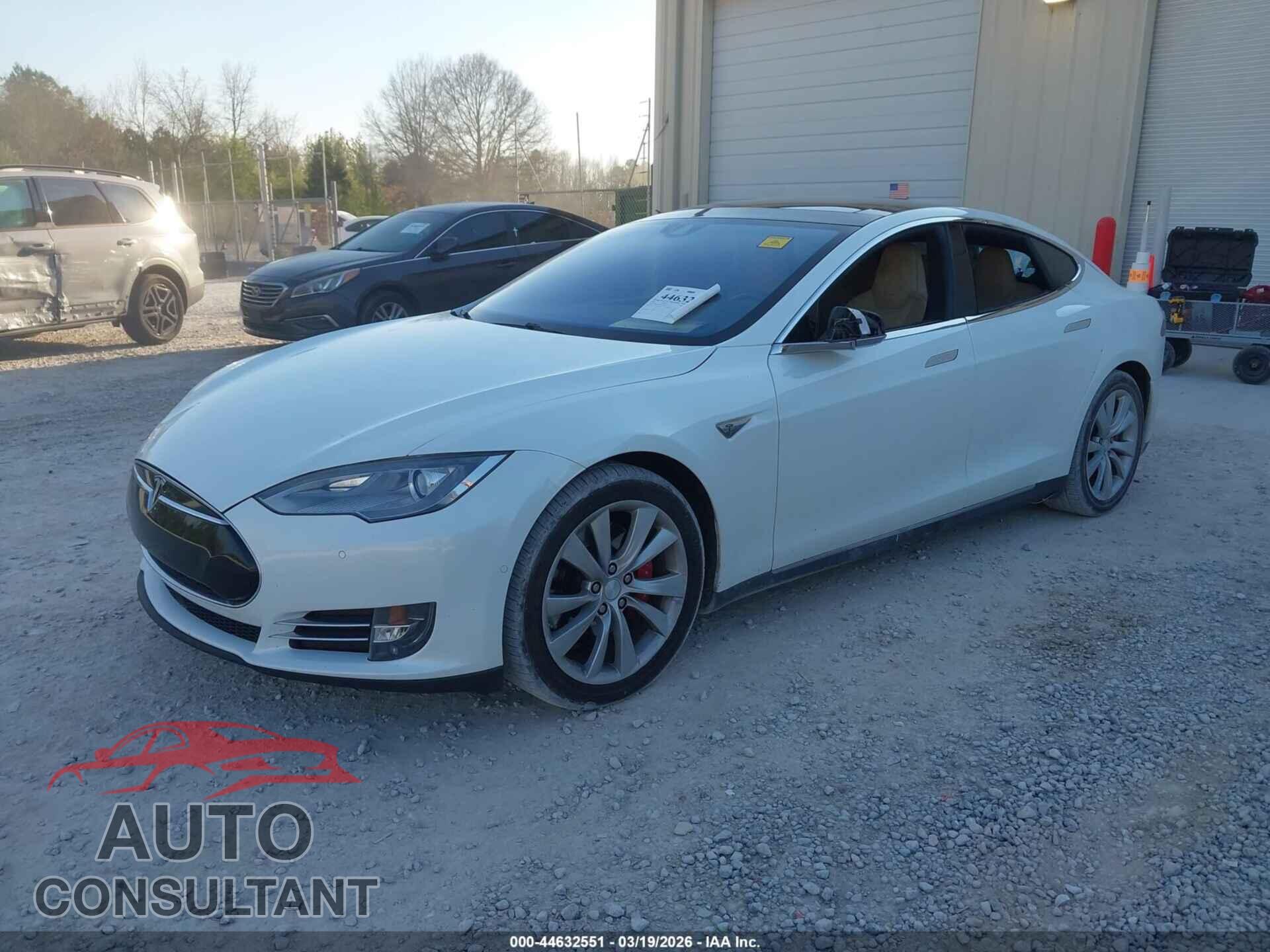 TESLA MODEL S 2015 - 5YJSA1E48FF116371