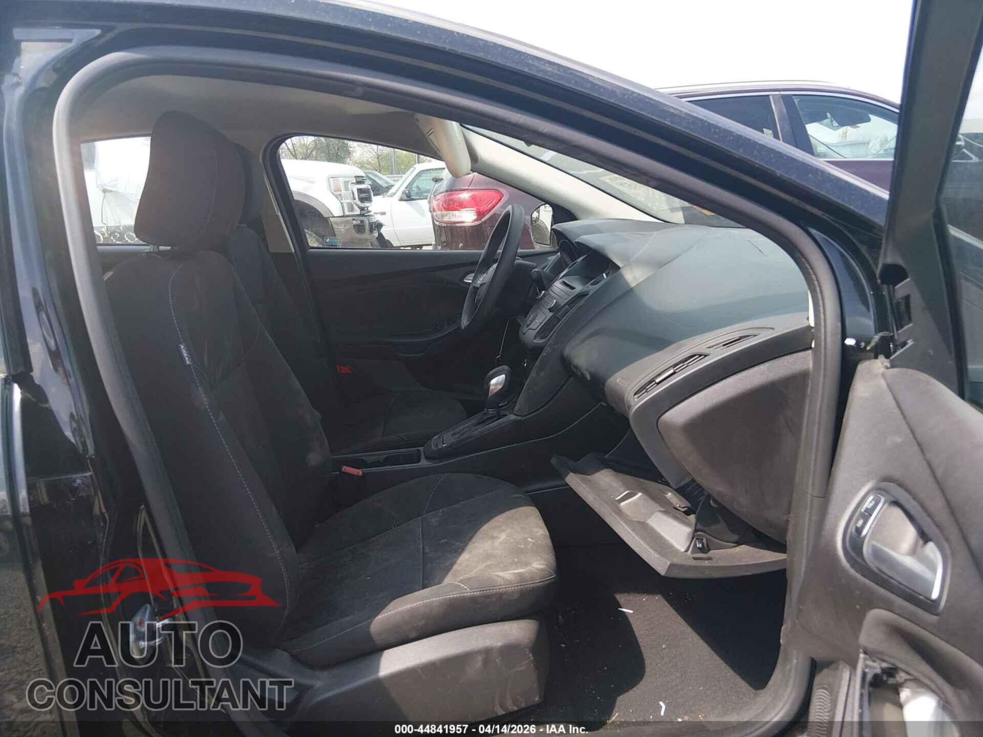 FORD FOCUS 2017 - 1FADP3F21HL279370