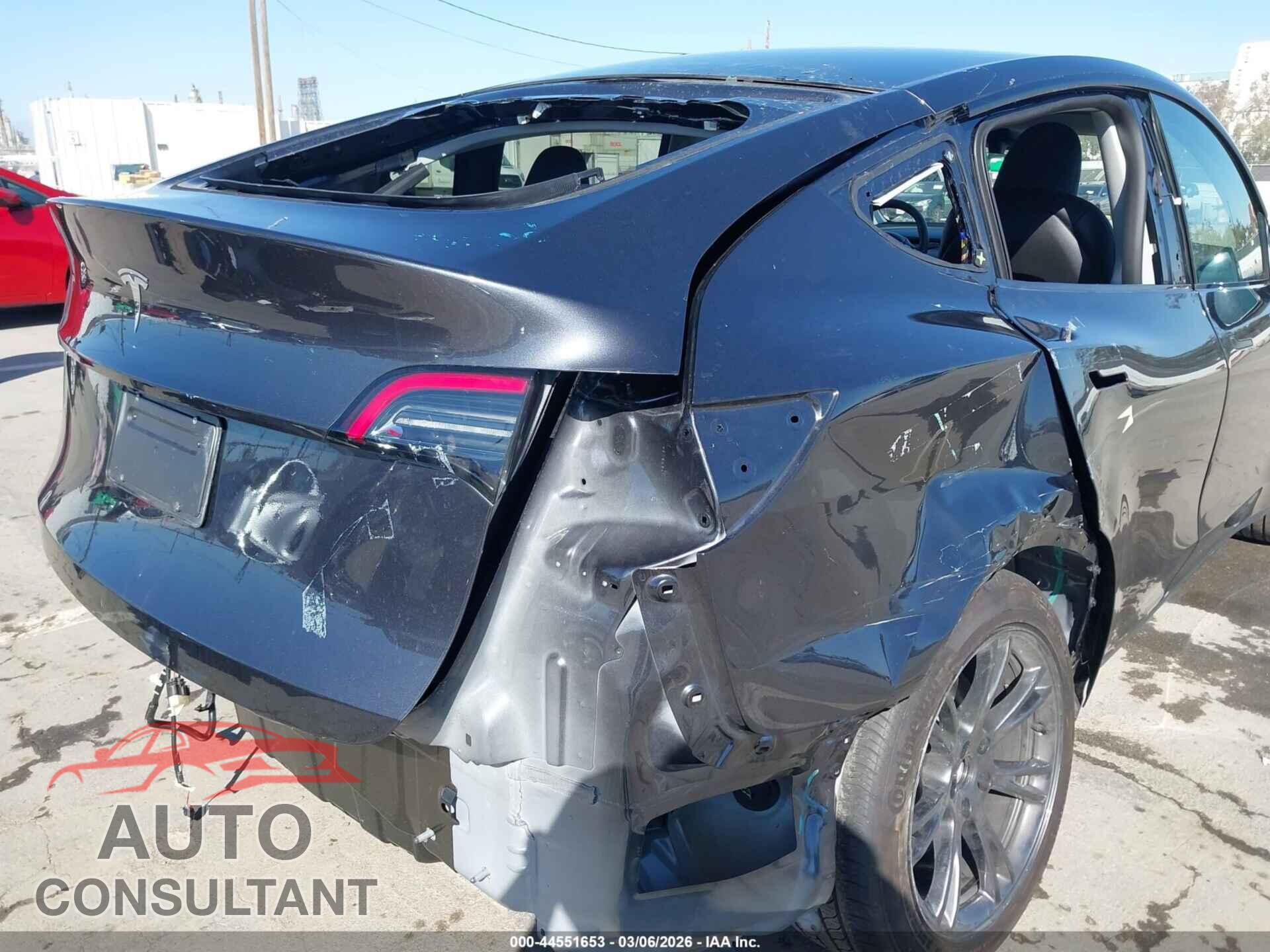 TESLA MODEL Y 2024 - 7SAYGDED2RF094126