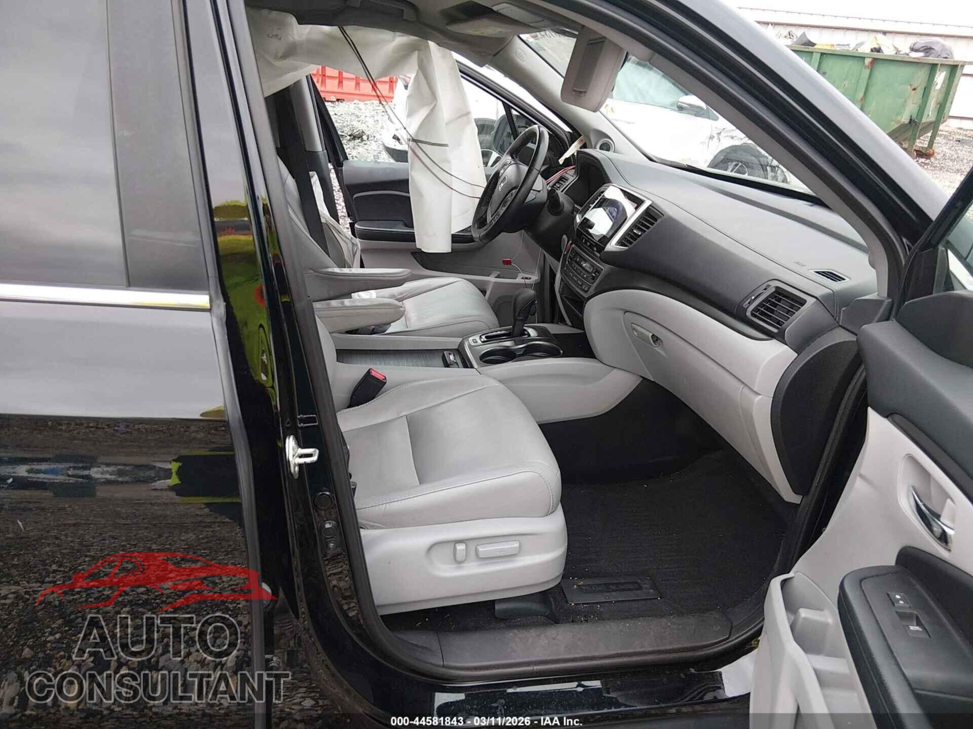 HONDA PILOT 2017 - 5FNYF6H73HB045825