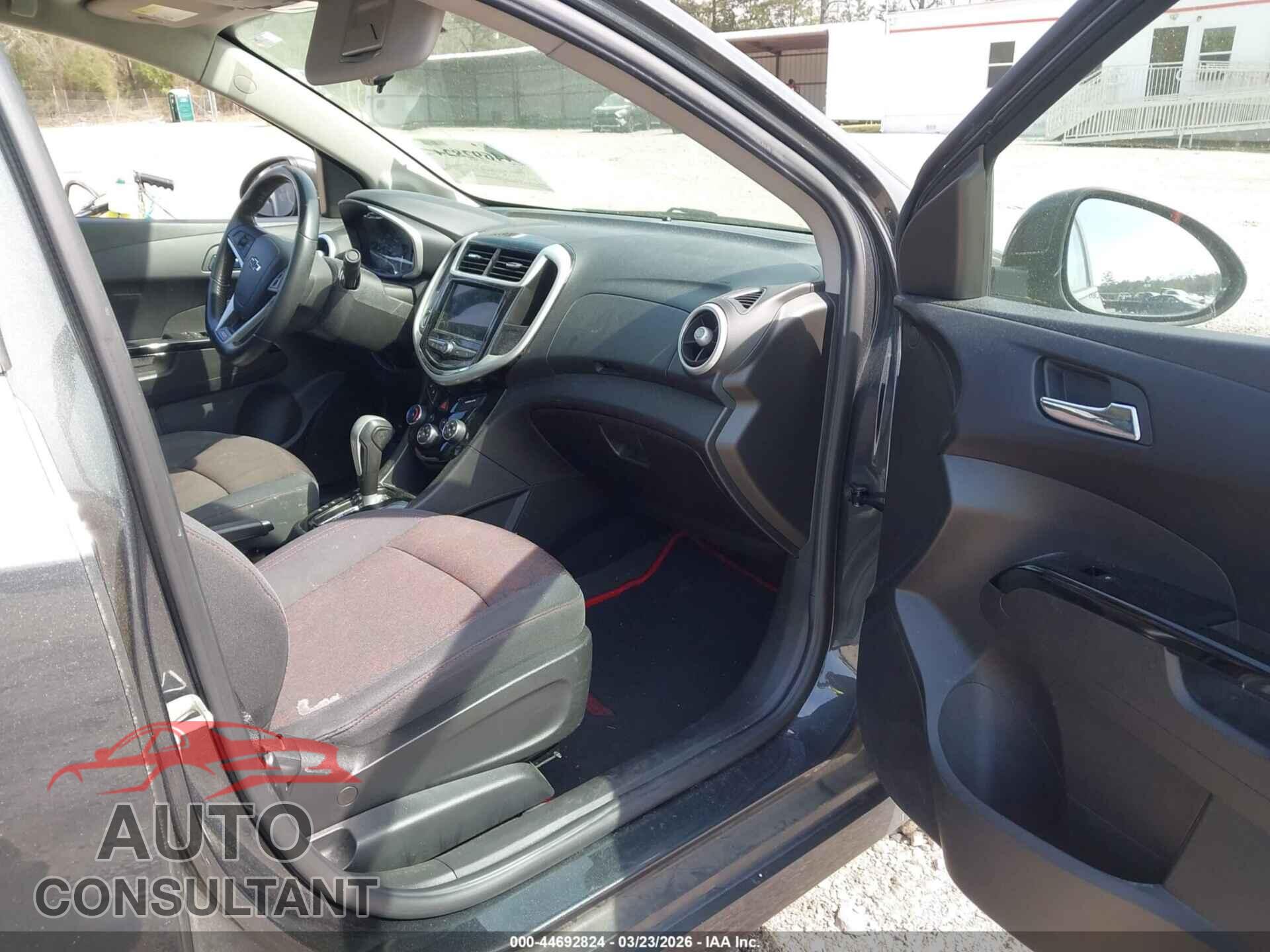CHEVROLET SONIC 2018 - 1G1JD5SB0J4120128