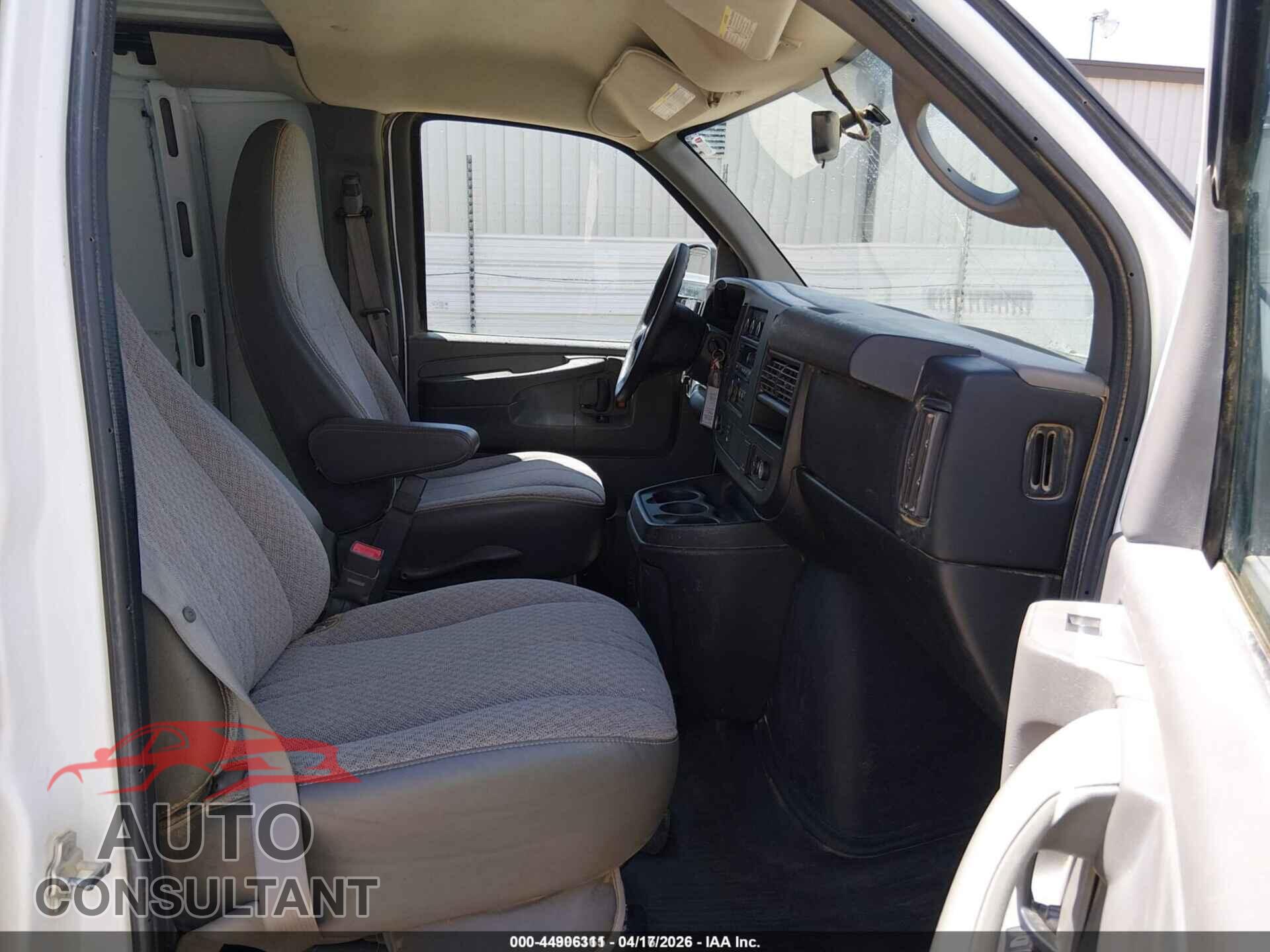 CHEVROLET EXPRESS 2500 2015 - 1GCWGFCF0F1218838
