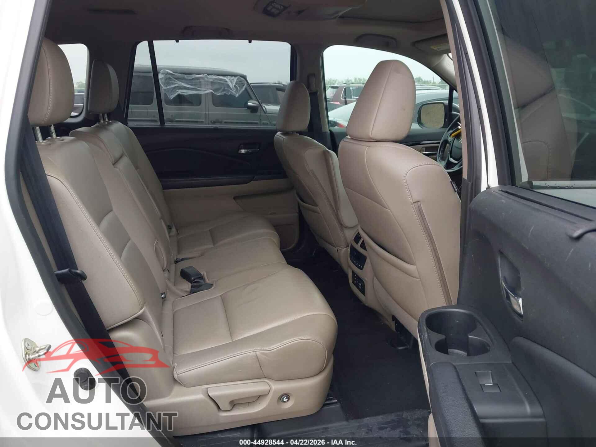HONDA PILOT 2017 - 5FNYF6H99HB013608