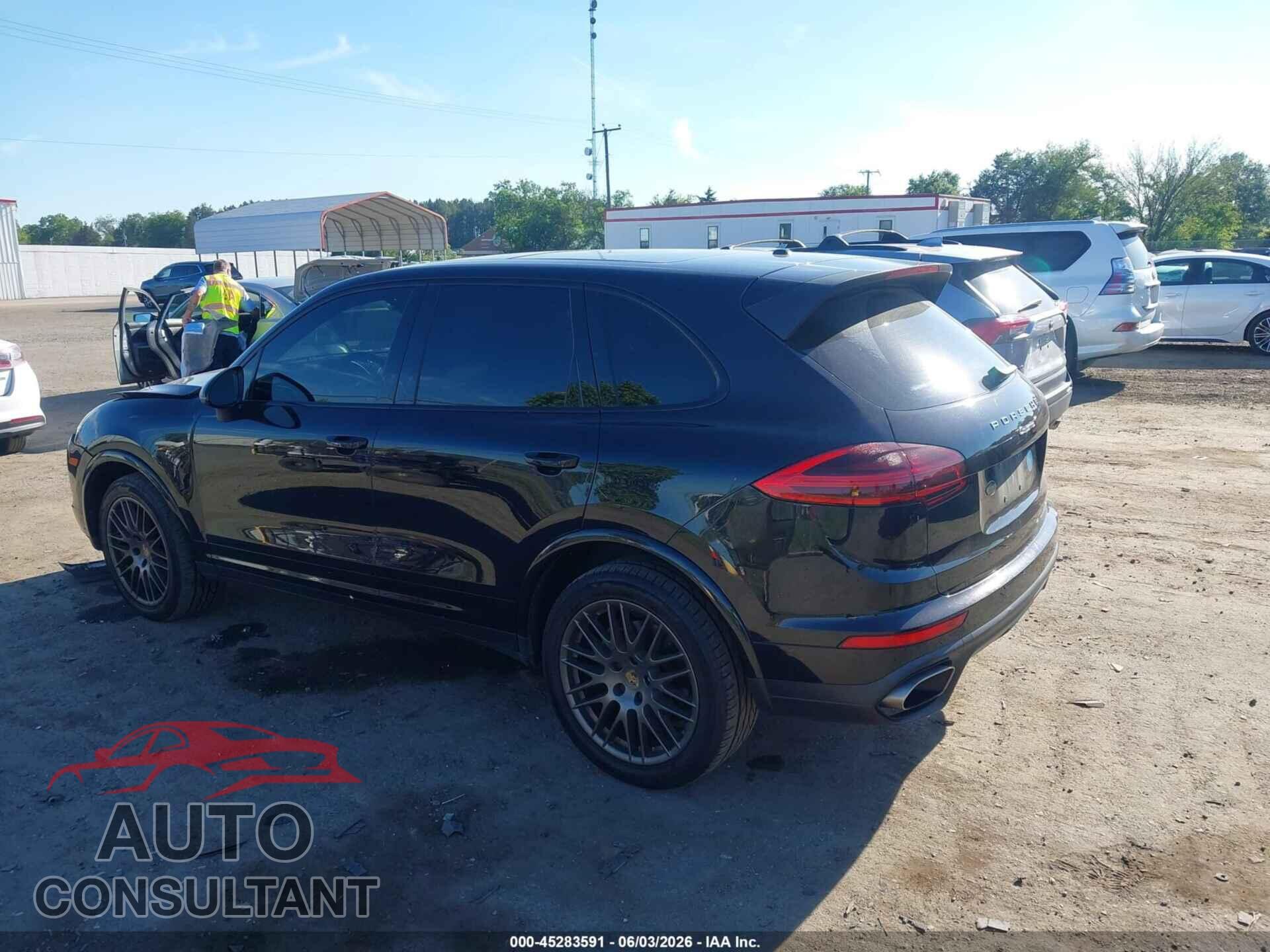 PORSCHE CAYENNE 2017 - WP1AA2A24HKA80415