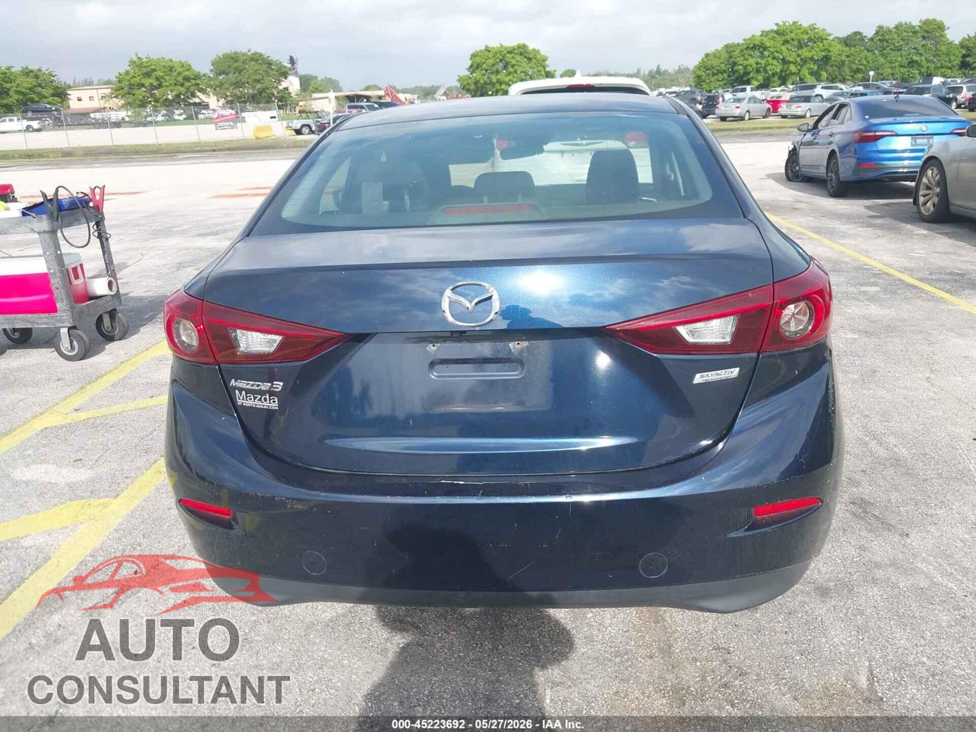 MAZDA MAZDA3 2018 - 3MZBN1U76JM169247
