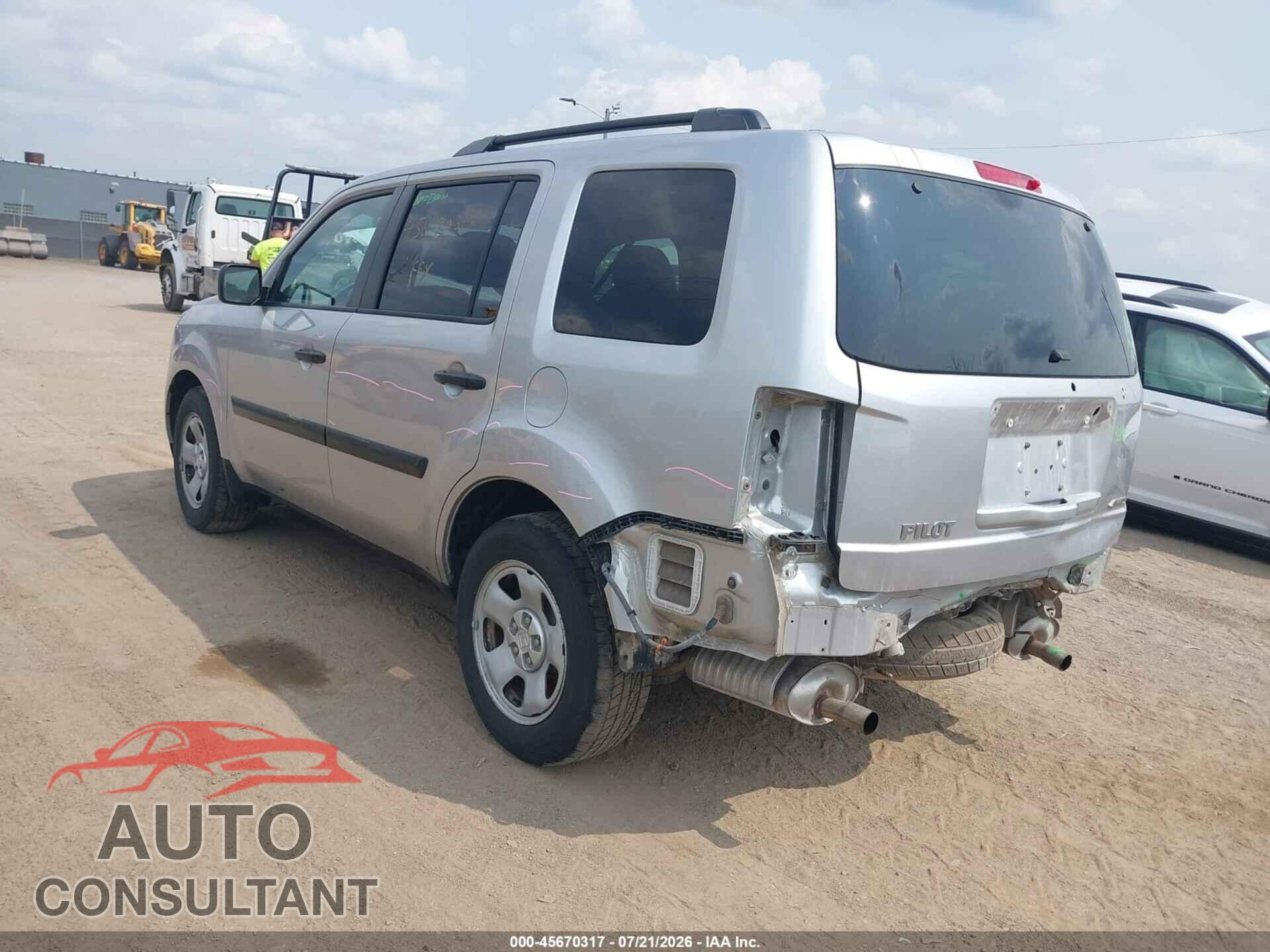 HONDA PILOT 2015 - 5FNYF4H28FB013572