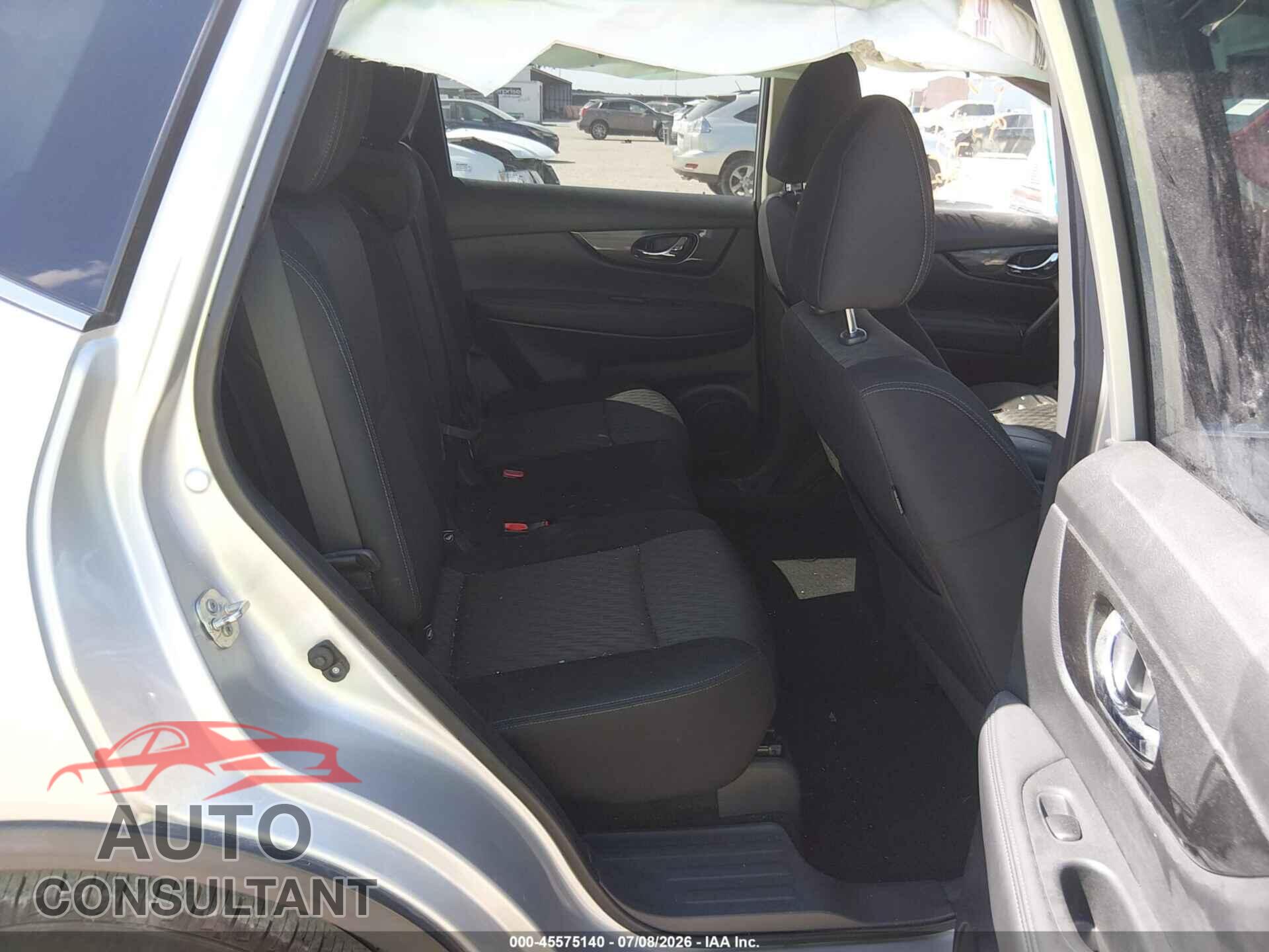 NISSAN ROGUE 2017 - KNMAT2MT1HP593172