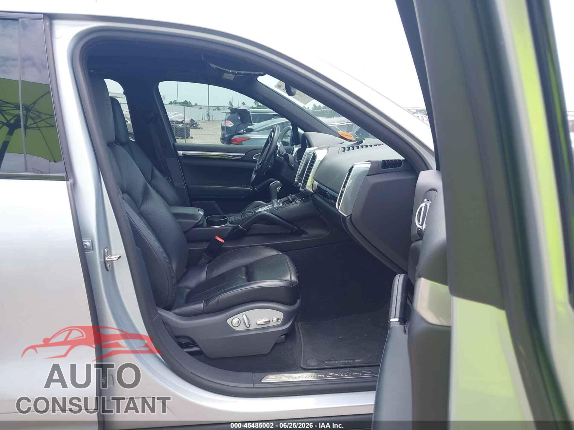 PORSCHE CAYENNE 2018 - WP1AA2A24JKA01069