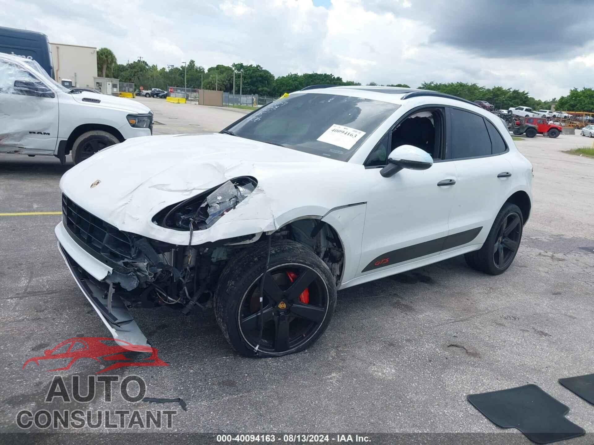 PORSCHE MACAN 2018 - WP1AG2A57JLB62406